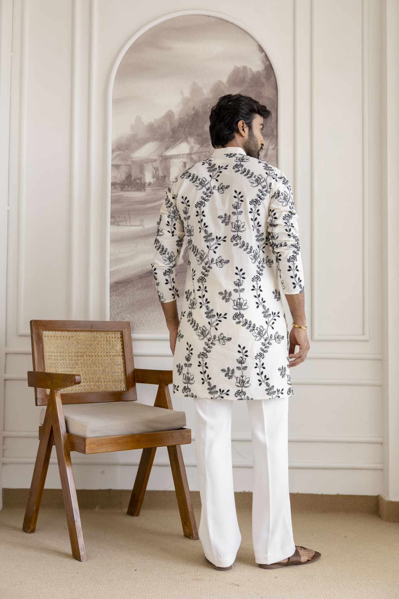 Black Floral Embroidered Kurta