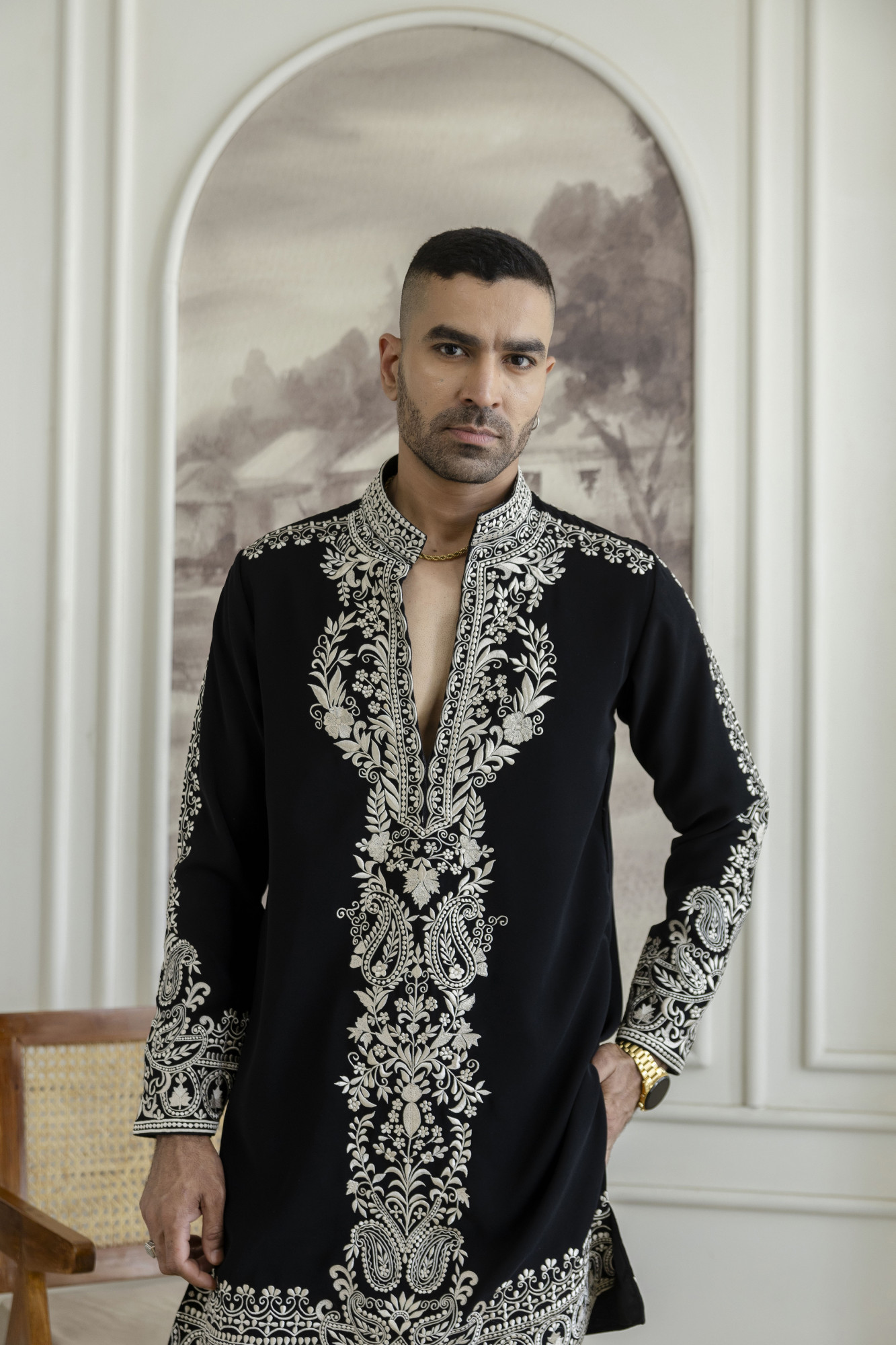 Thread Embroidered Kurta In Black