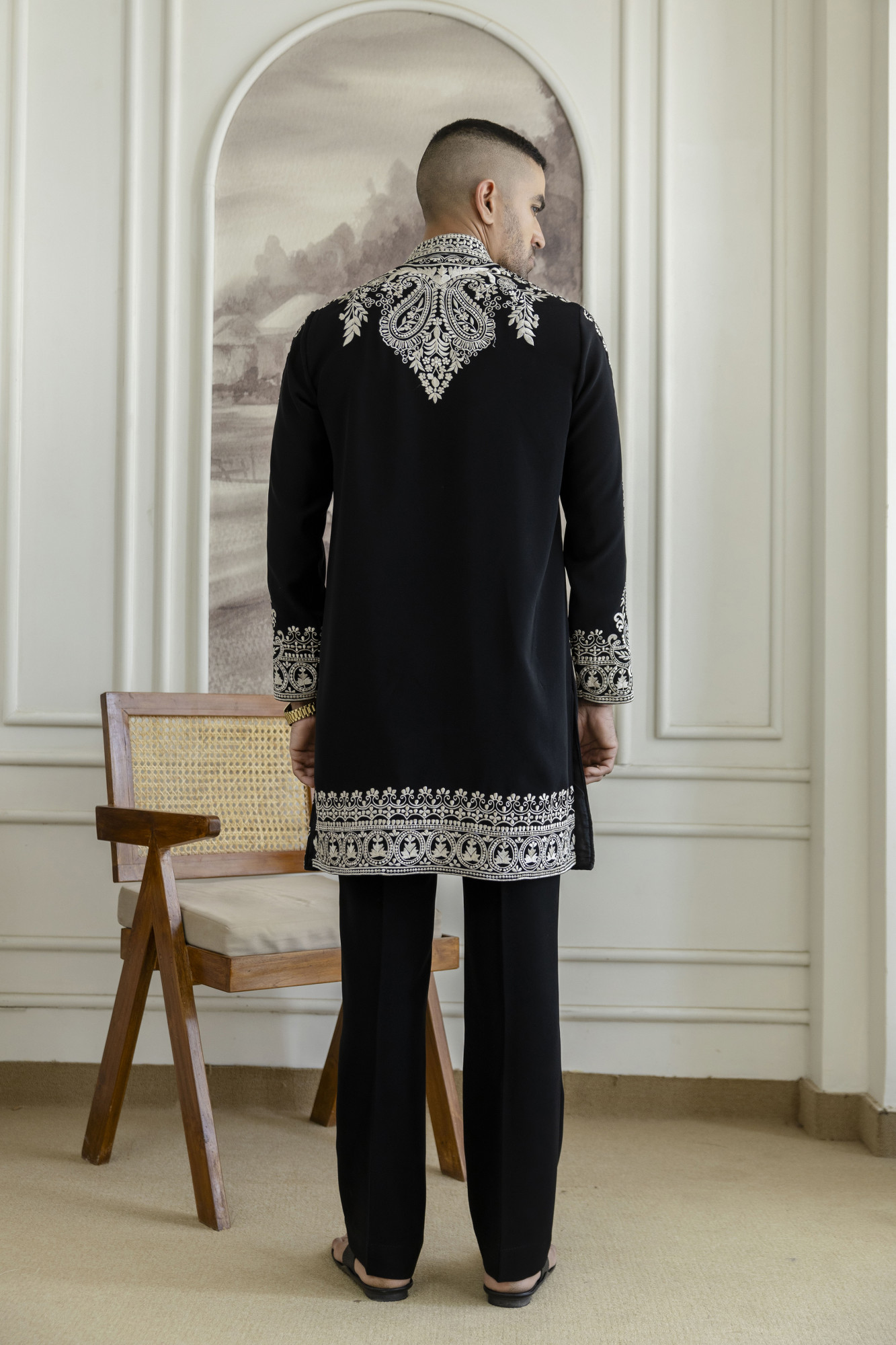Thread Embroidered Kurta In Black