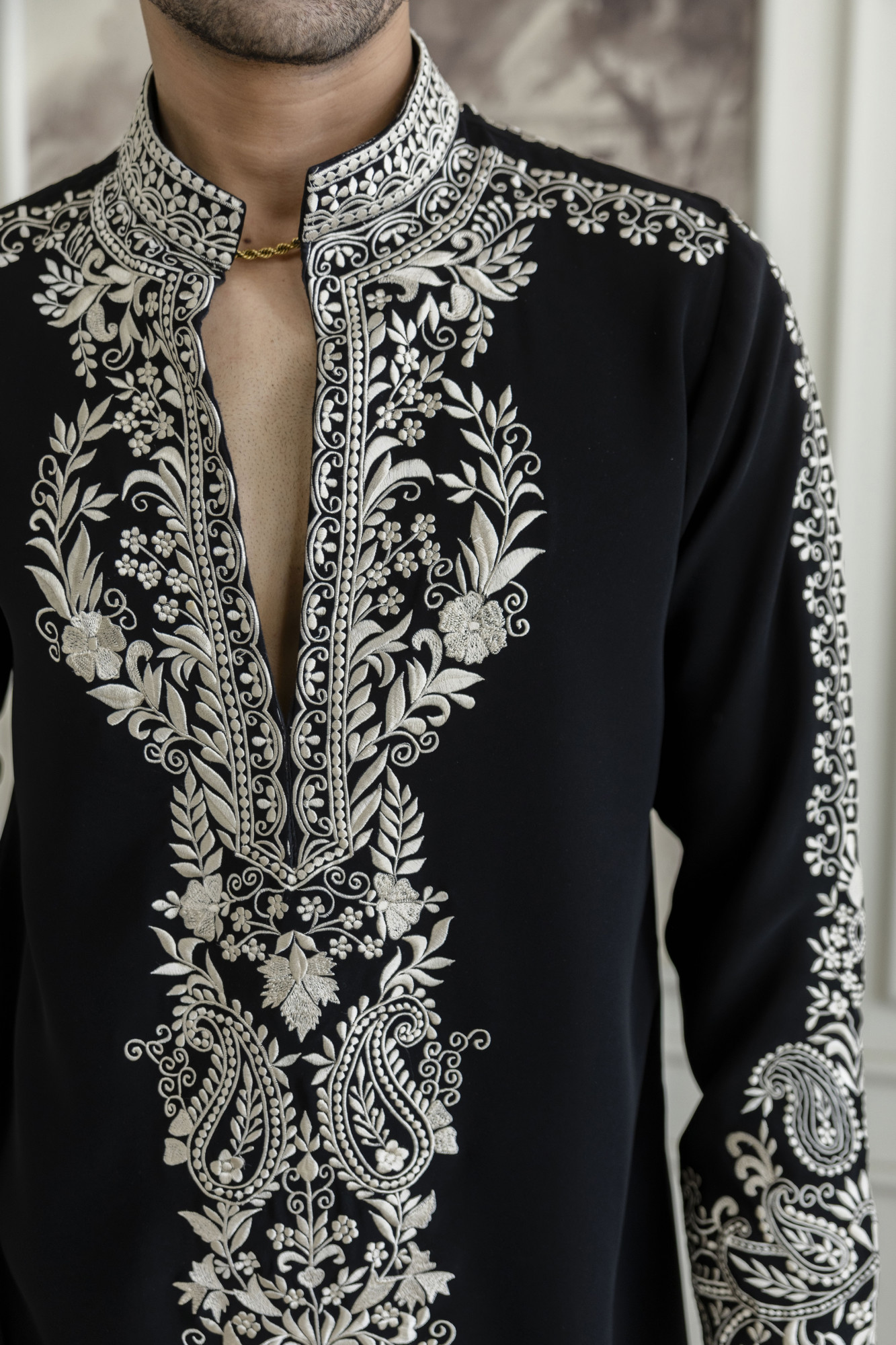 Thread Embroidered Kurta In Black