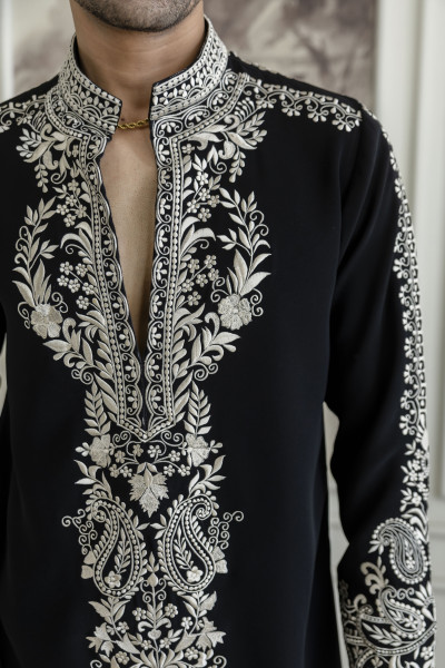 Thread Embroidered Kurta In Black