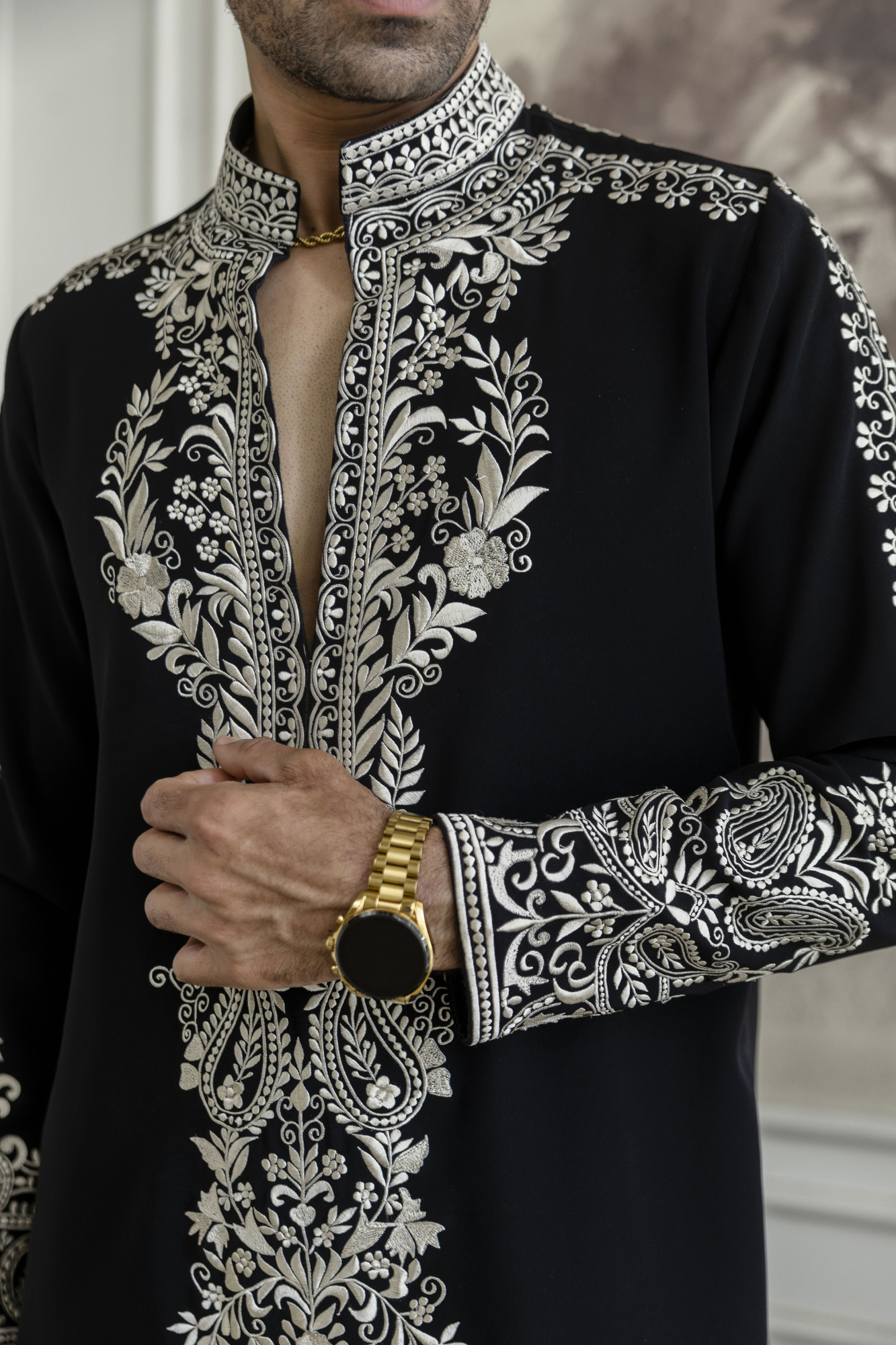 Thread Embroidered Kurta In Black