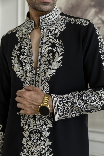 Thread Embroidered Kurta In Black