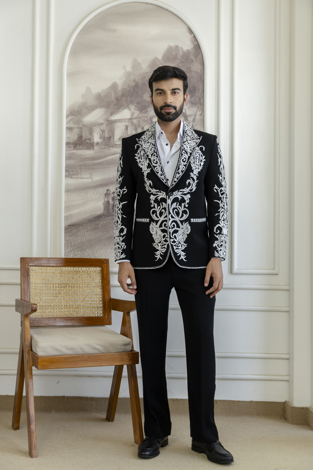 Thread Embroidered Tuxedo Blazer In Black