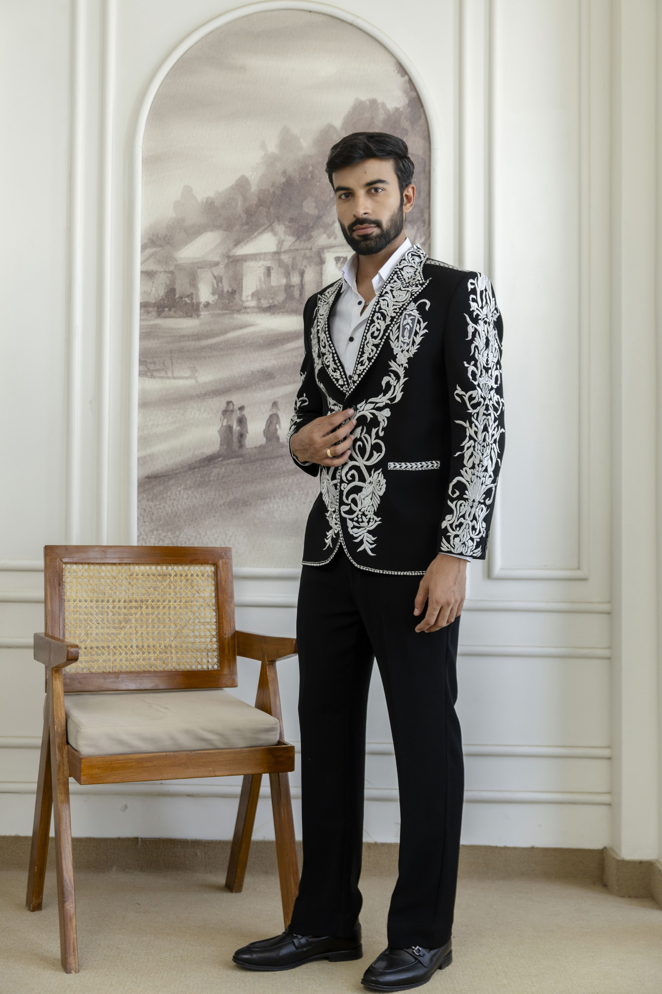 Thread Embroidered Tuxedo Blazer In Black