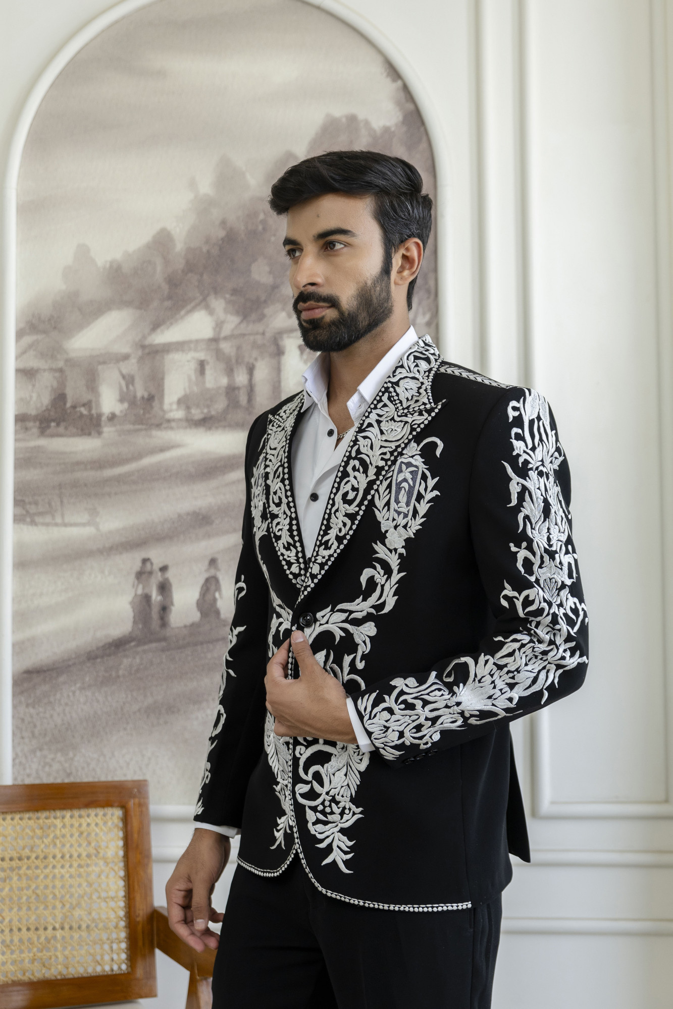 Thread Embroidered Tuxedo Blazer In Black