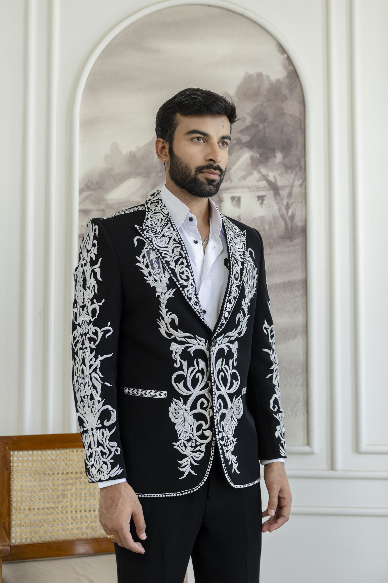 Thread Embroidered Tuxedo Blazer In Black