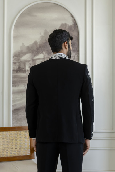 Thread Embroidered Tuxedo Blazer In Black