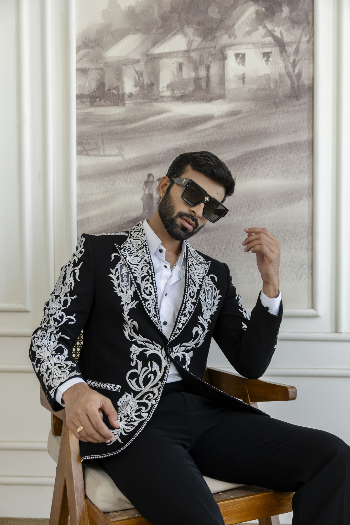 Thread Embroidered Tuxedo Blazer In Black