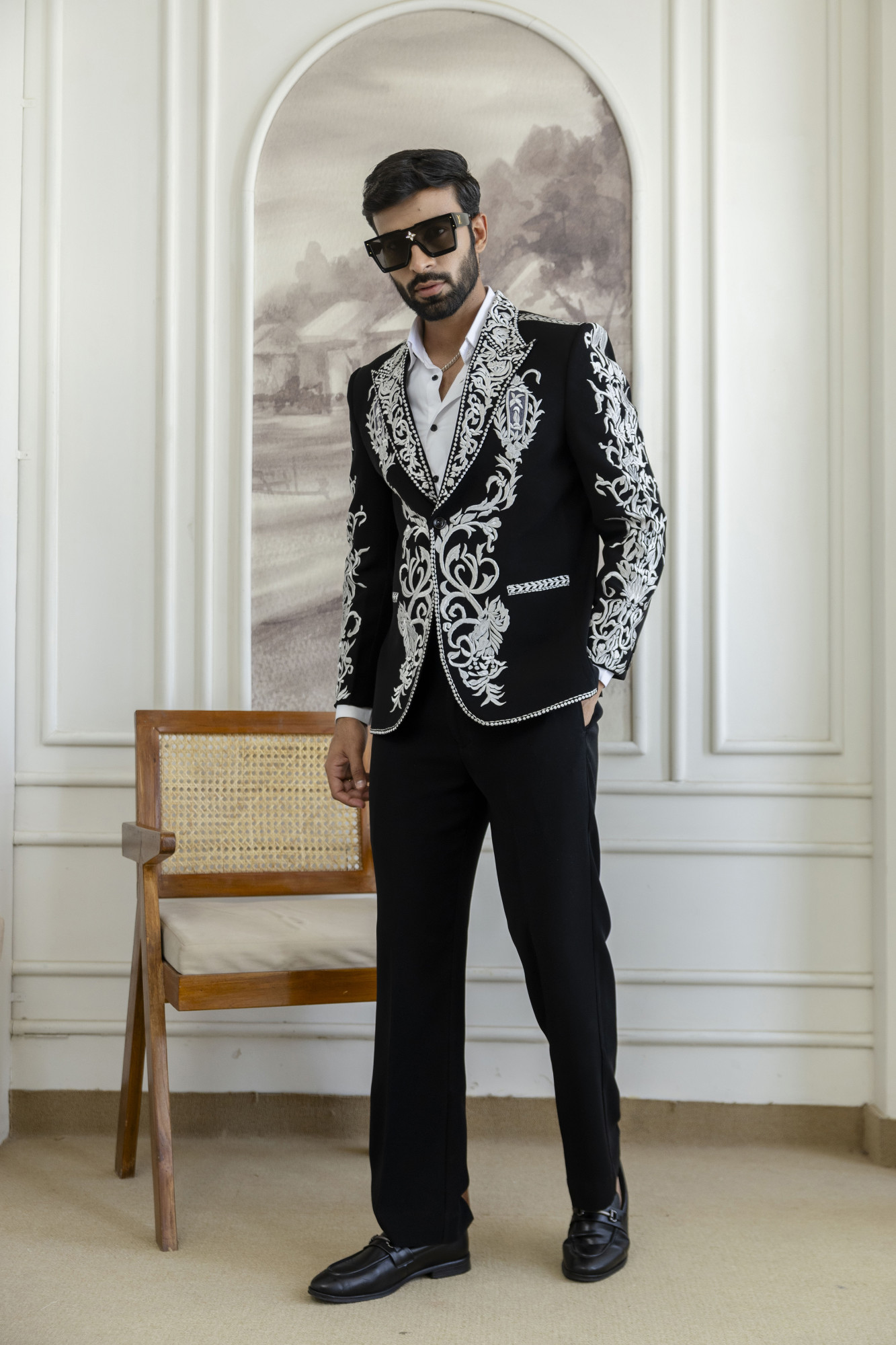 Thread Embroidered Tuxedo Blazer In Black