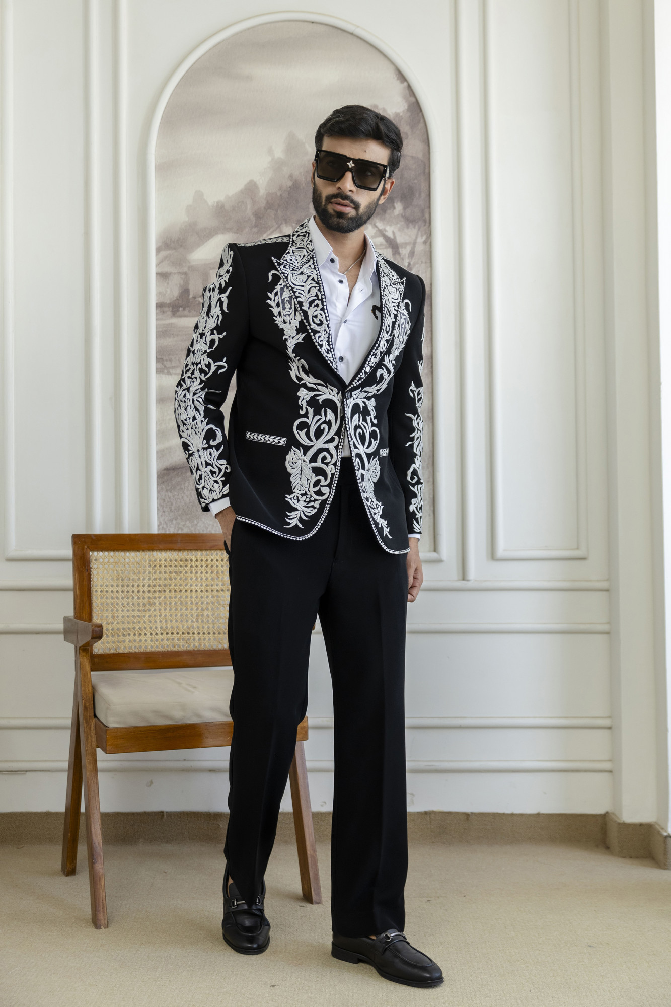 Thread Embroidered Tuxedo Blazer In Black