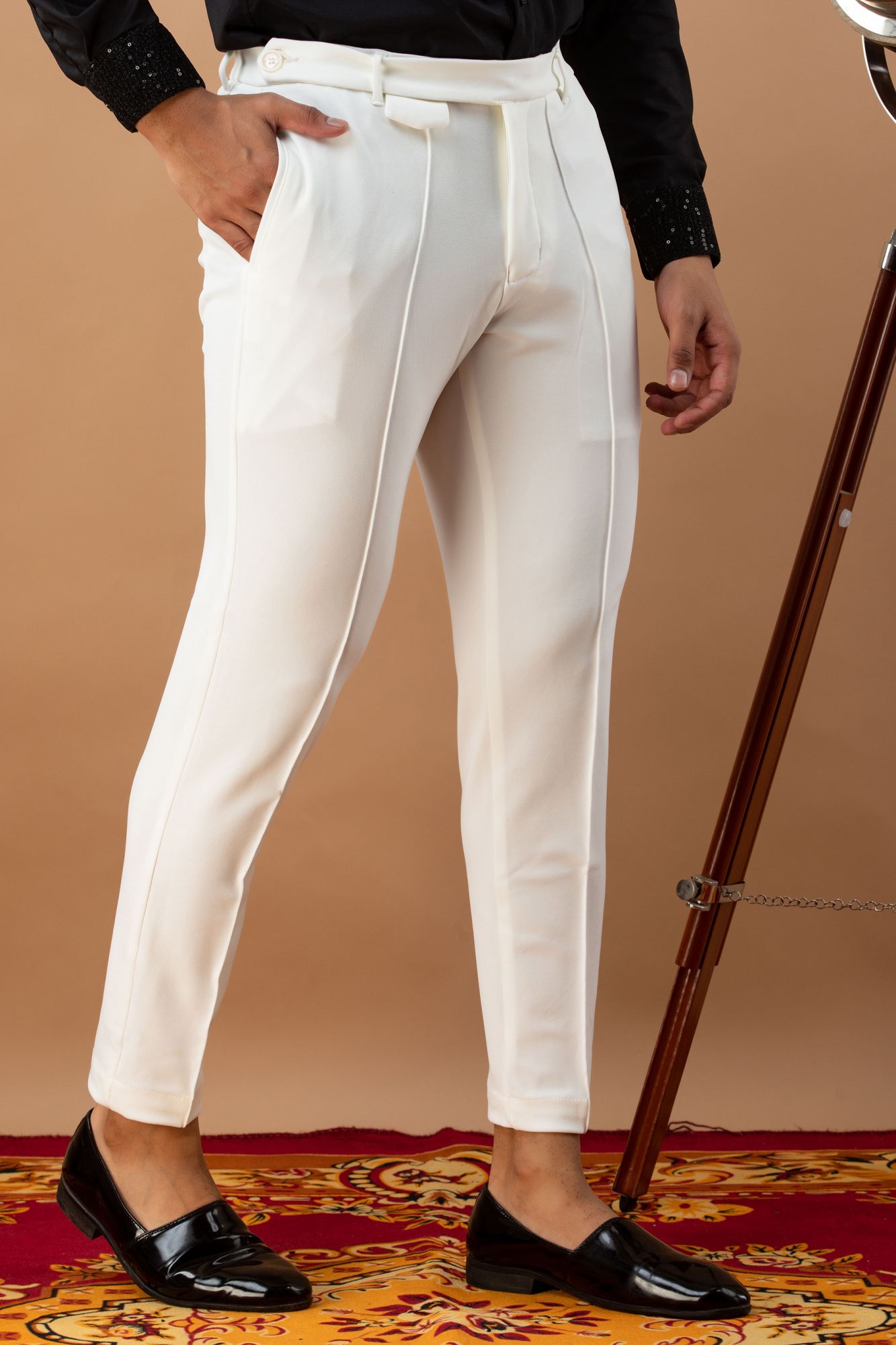 Tapered Fit Pants In White