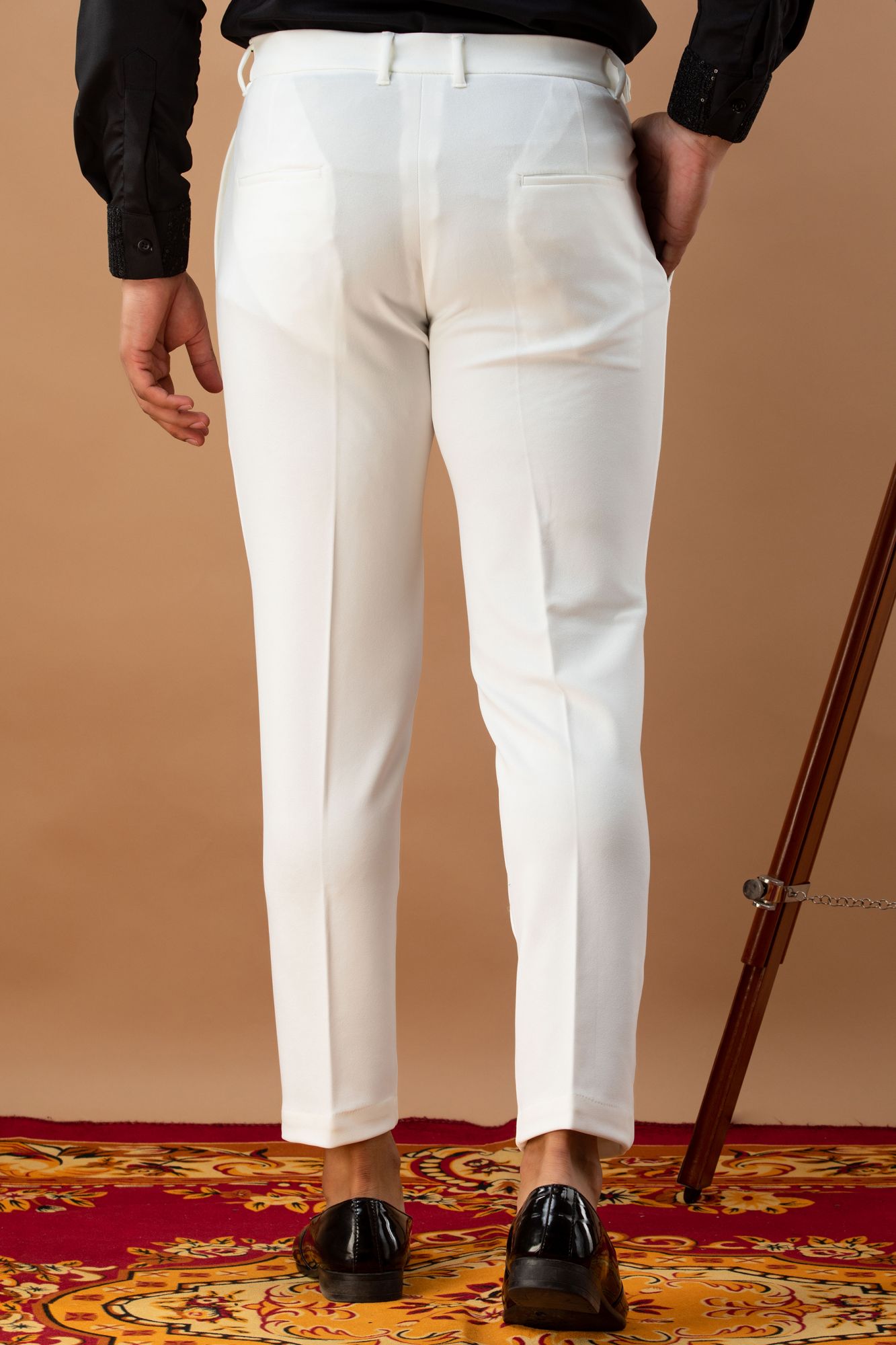 Tapered Fit Pants In White