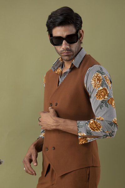 Slim Fit Waistcoat In Brown