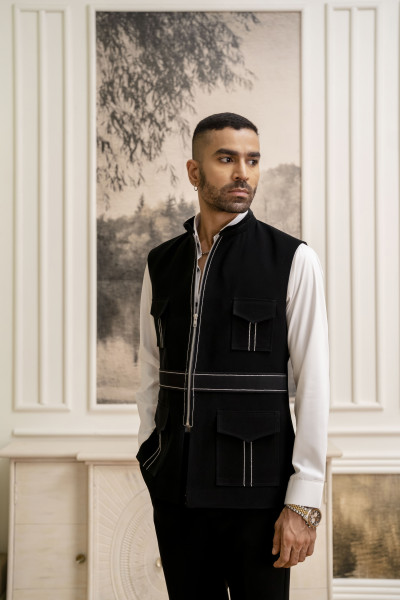 Zed Black Threaded Zipper Jacket