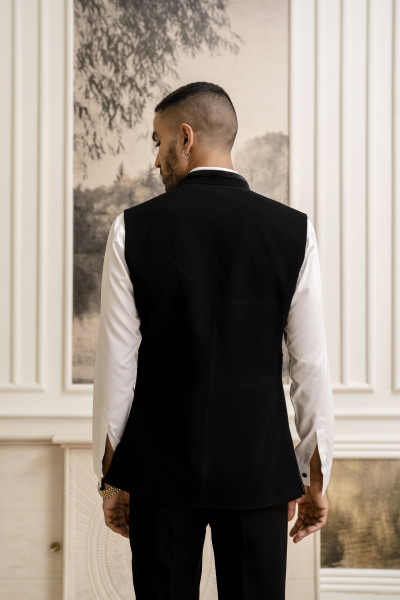 Zed Black Threaded Zipper Jacket