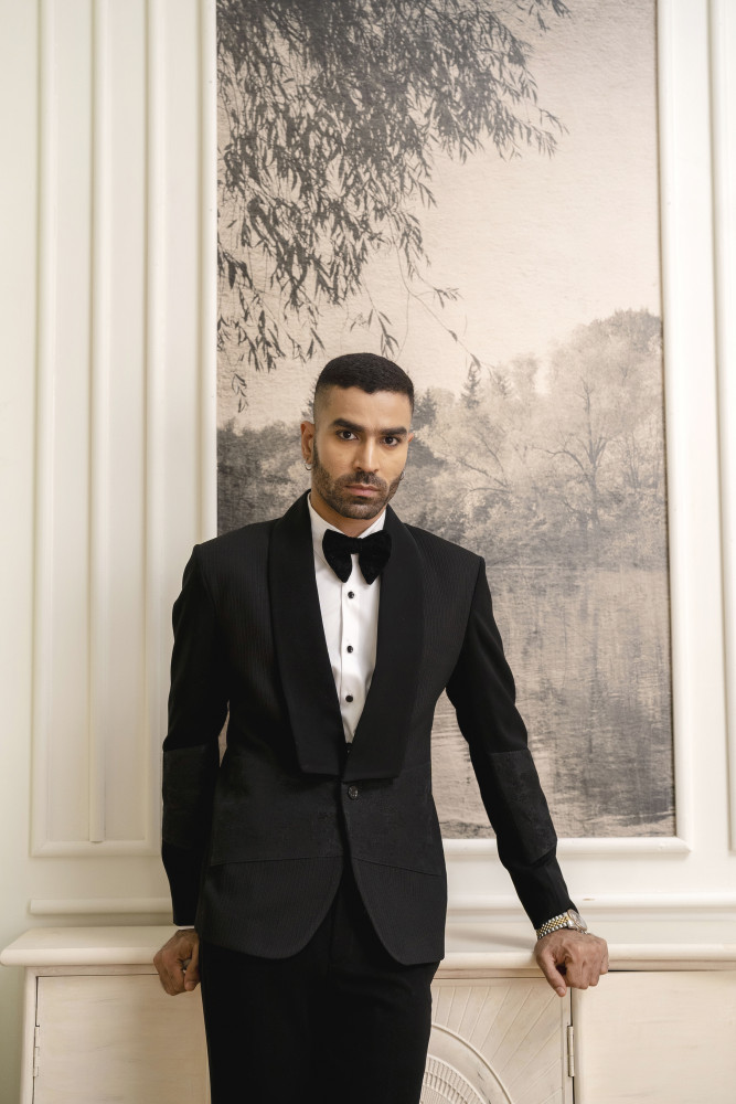 Image of Jacquard Motif Tuxedo Blazer In Black