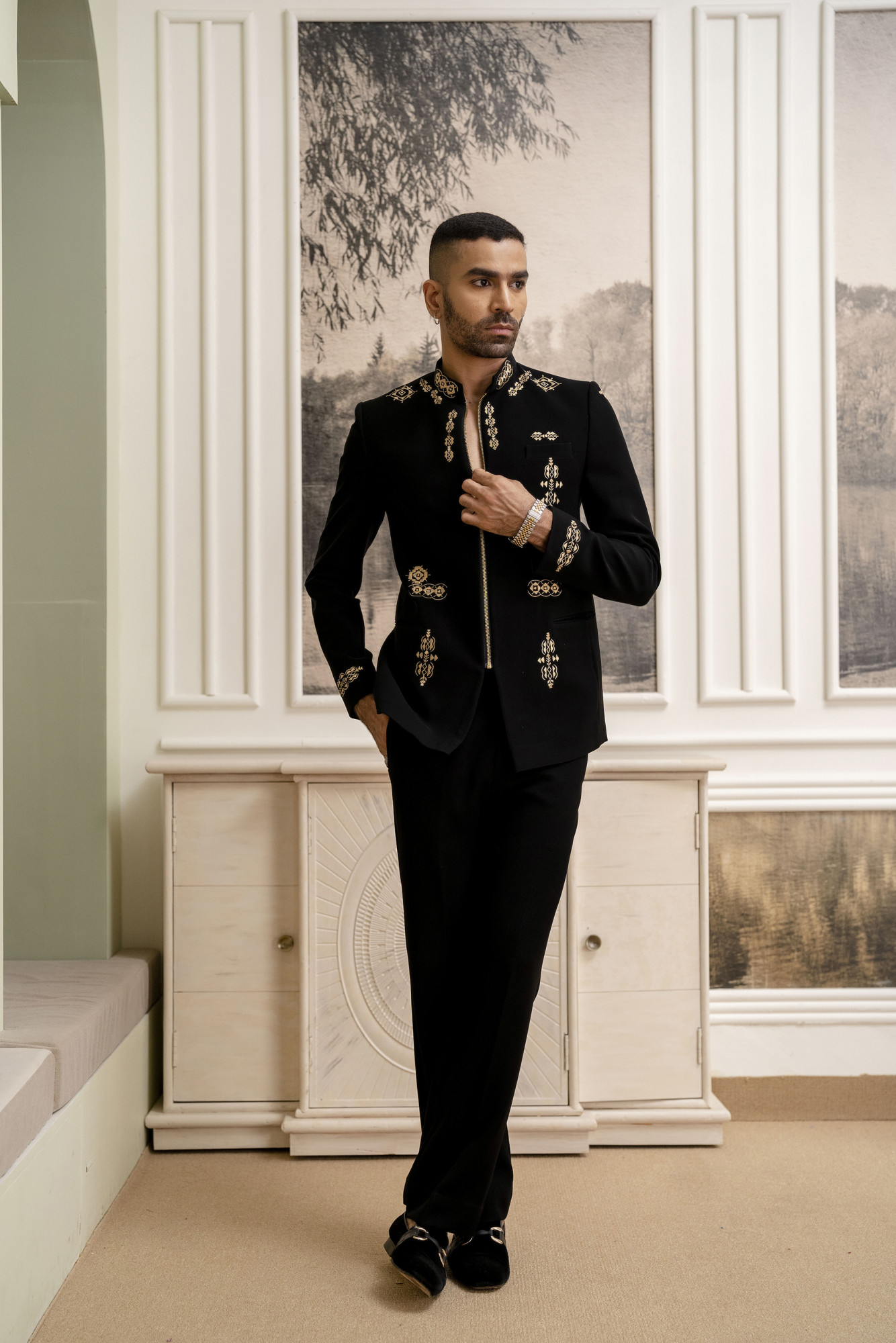 Thread Embroidered Chain Up Bandhgala In Black