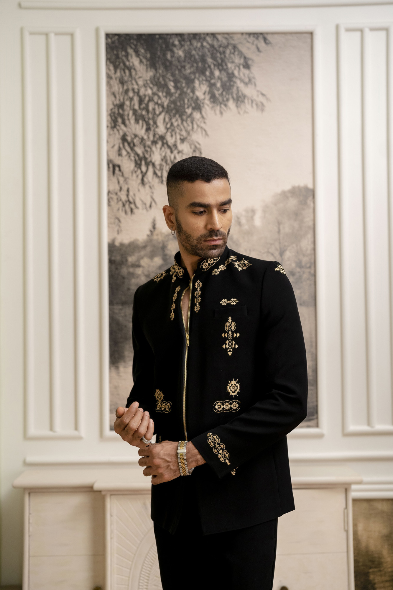 Thread Embroidered Chain Up Bandhgala In Black