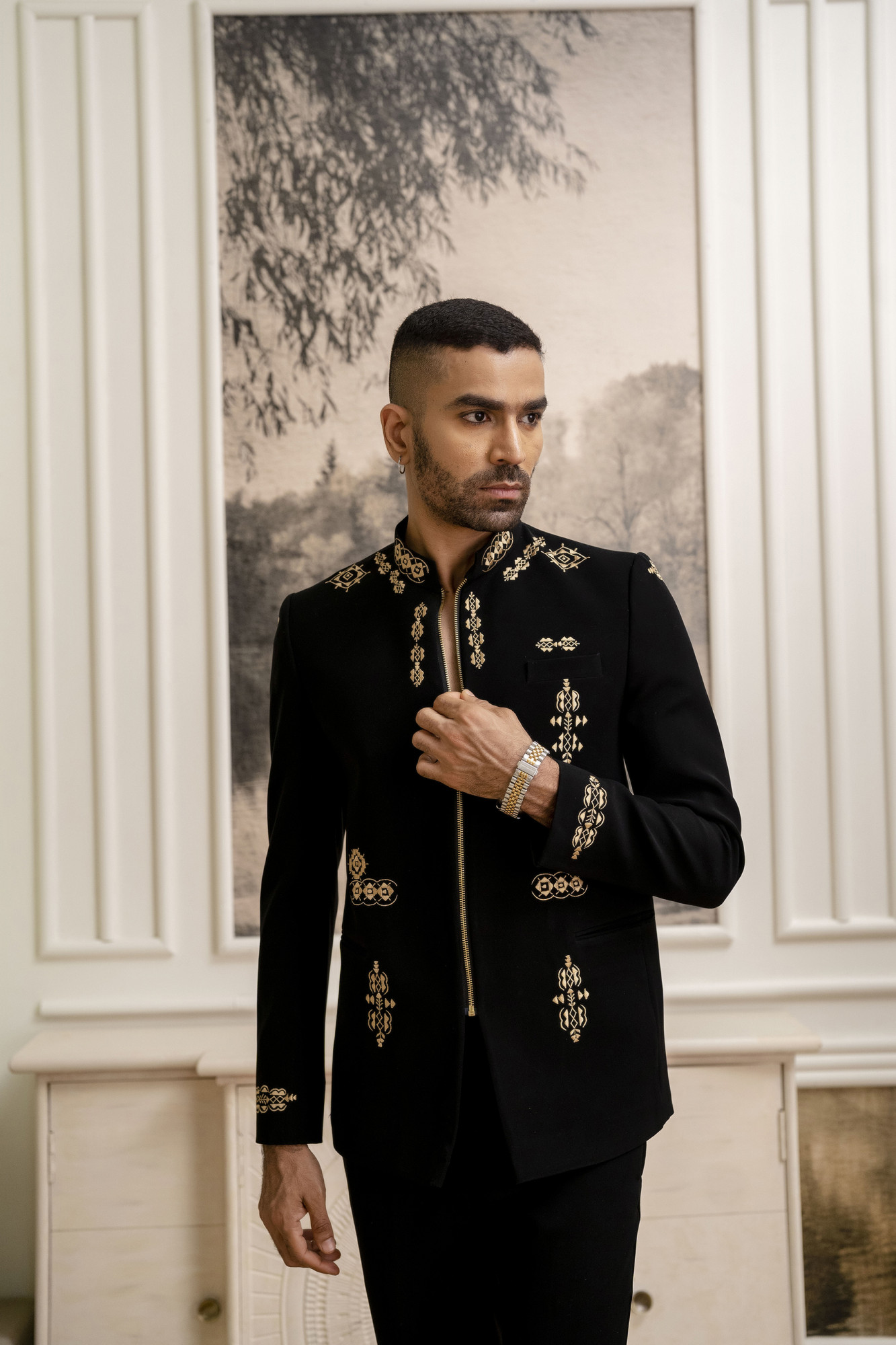 Thread Embroidered Chain Up Bandhgala In Black