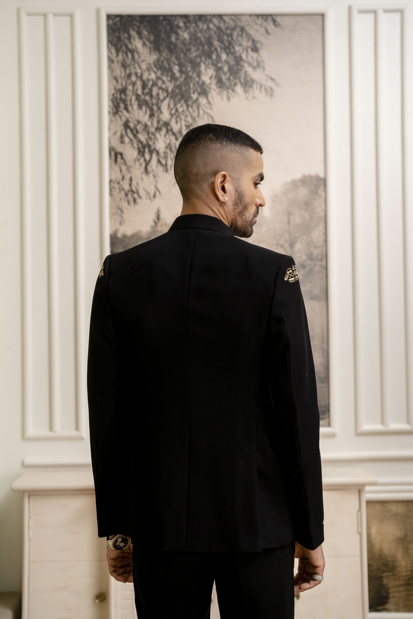 Thread Embroidered Chain Up Bandhgala In Black