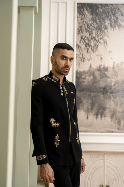 Thread Embroidered Chain Up Bandhgala In Black