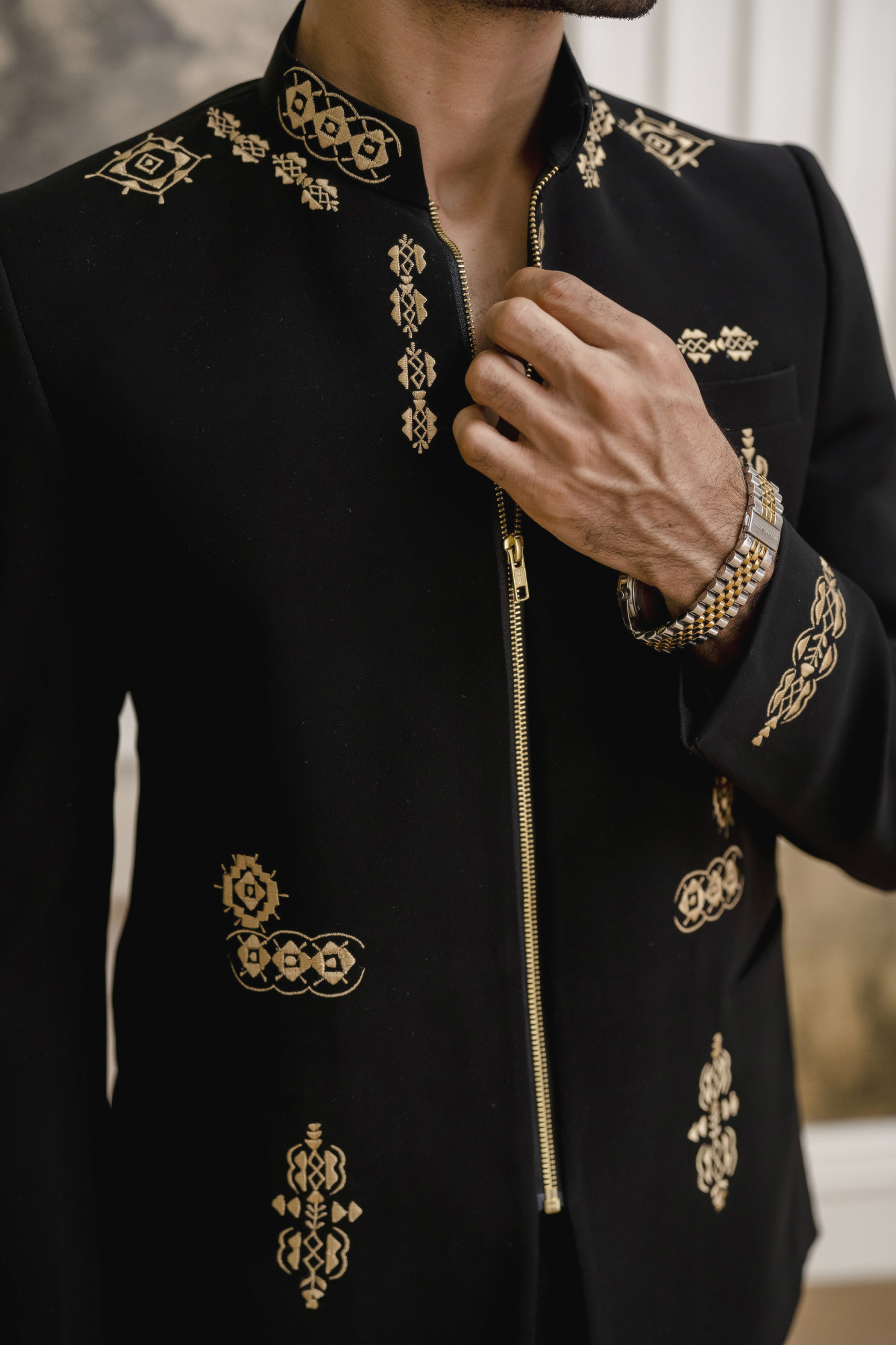 Thread Embroidered Chain Up Bandhgala In Black