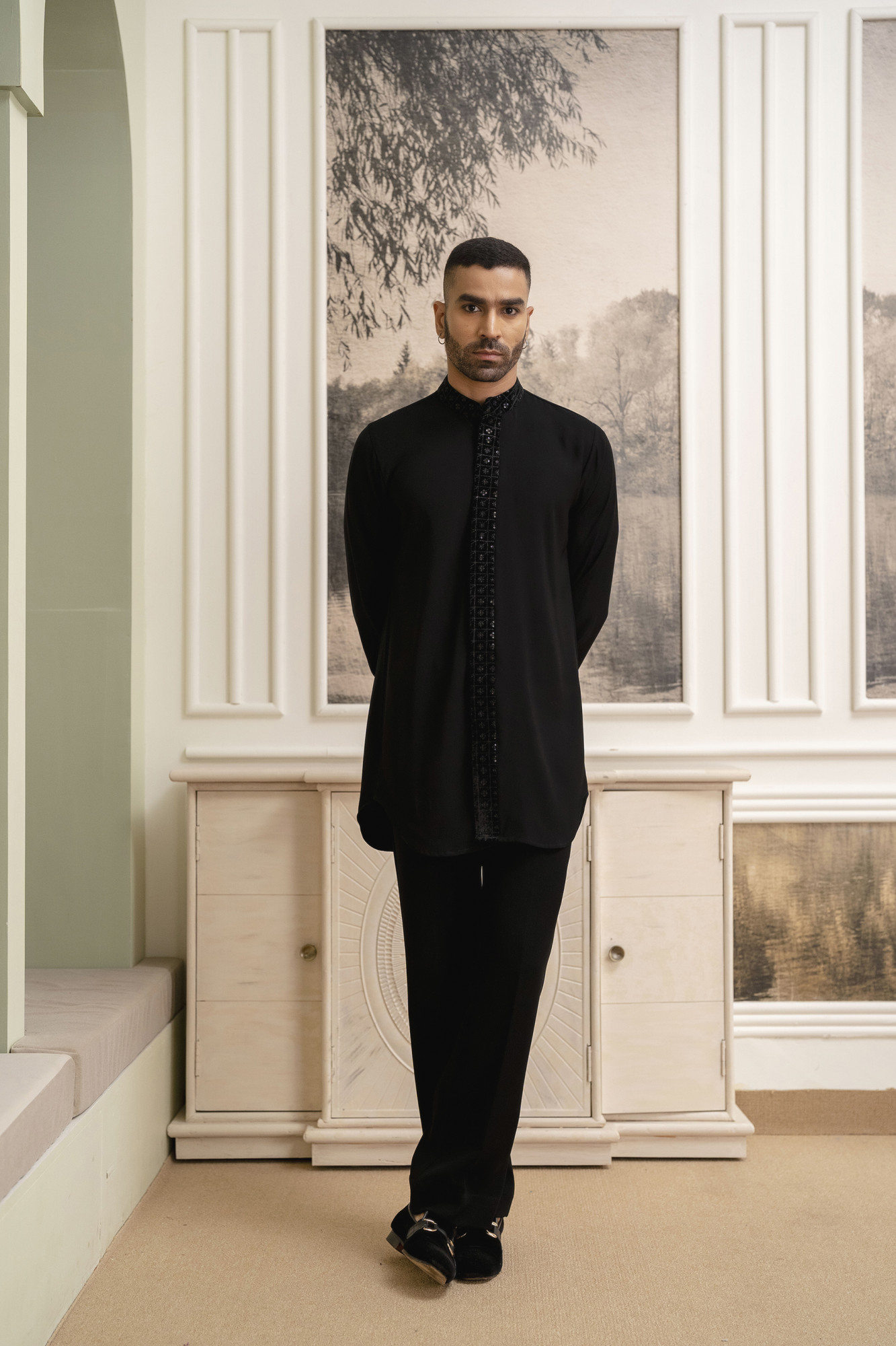 Laced Motif Flowing Kurta in Black