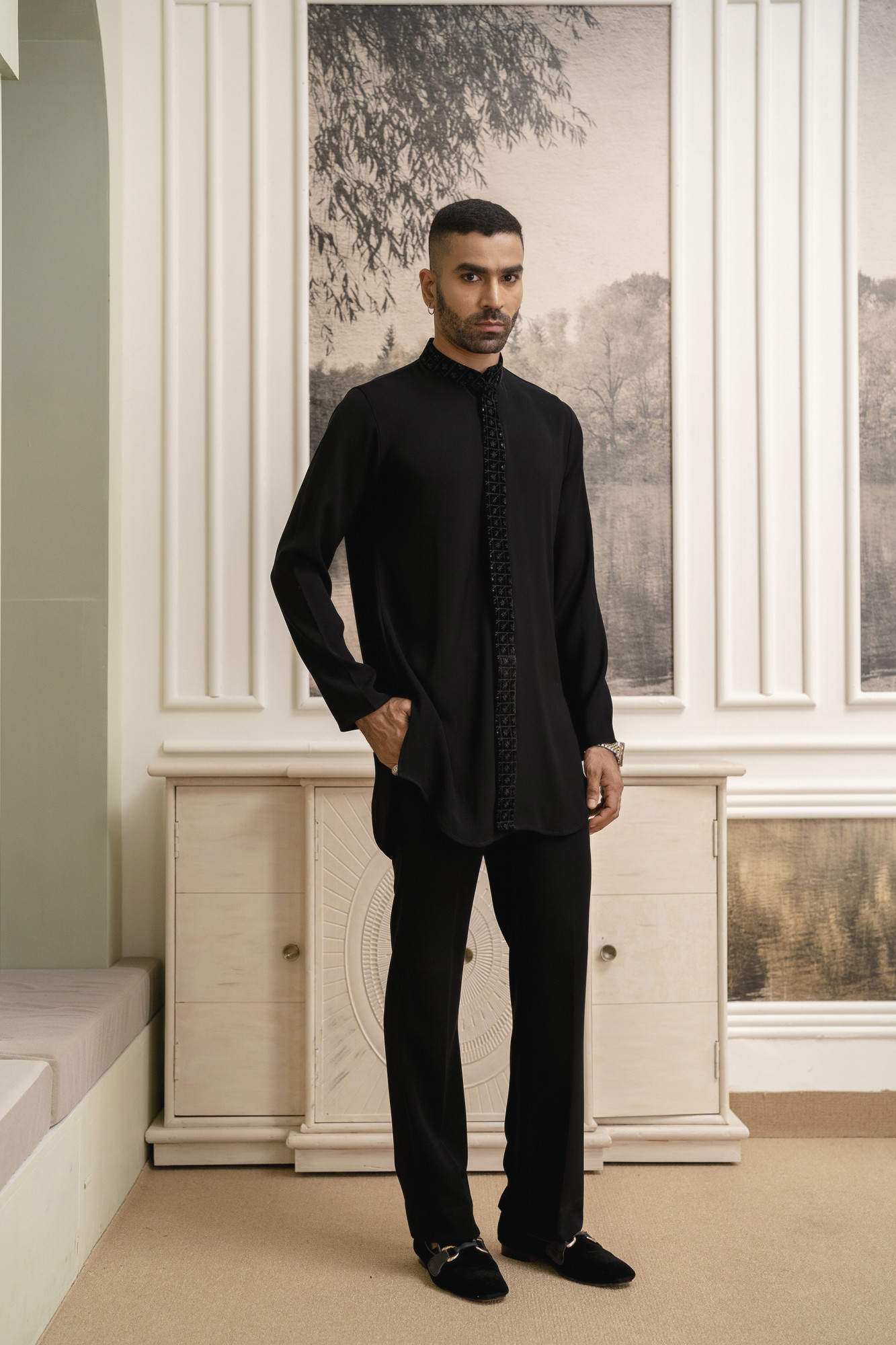 Laced Motif Flowing Kurta in Black
