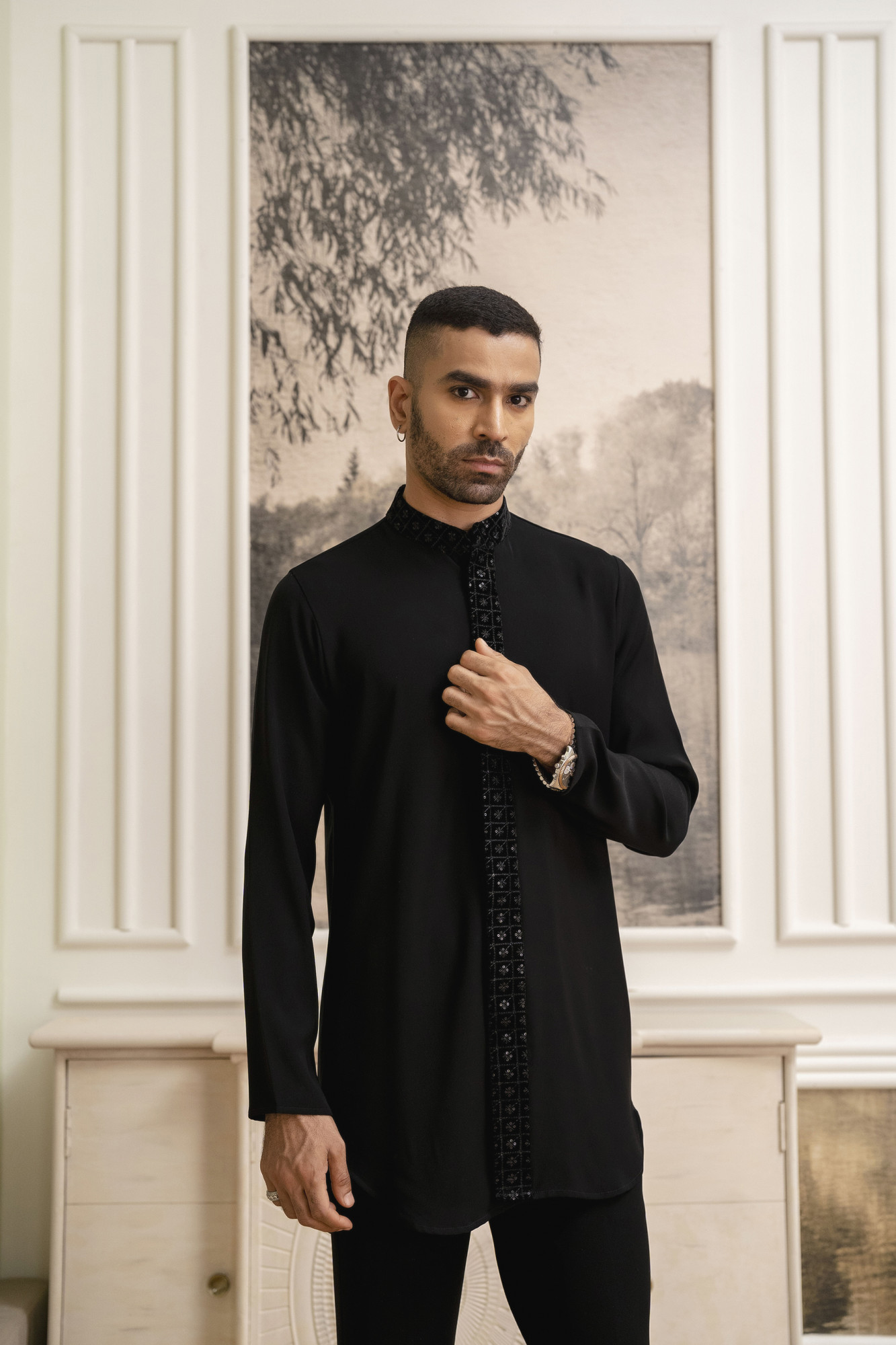 Laced Motif Flowing Kurta in Black