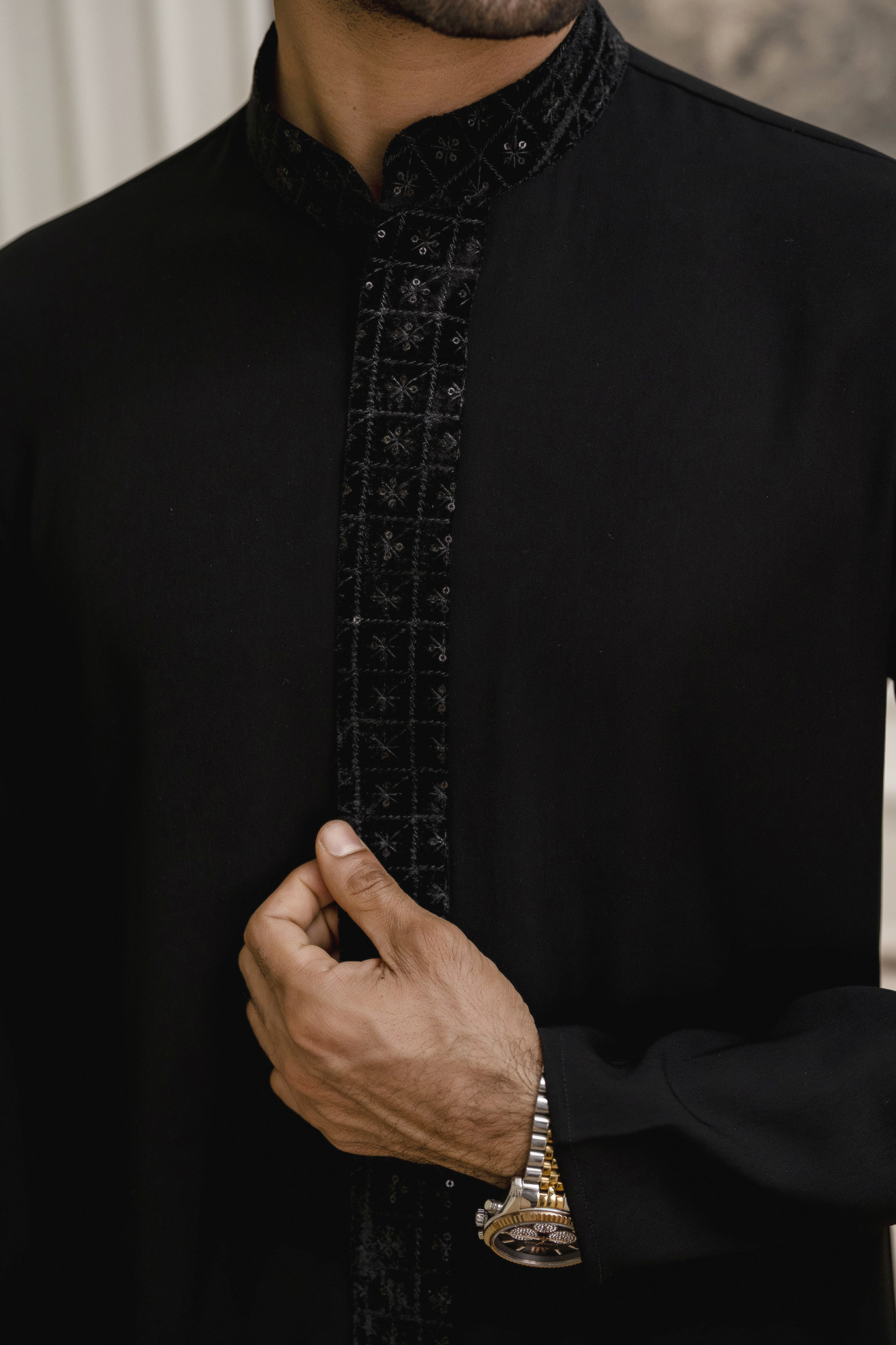 Laced Motif Flowing Kurta in Black