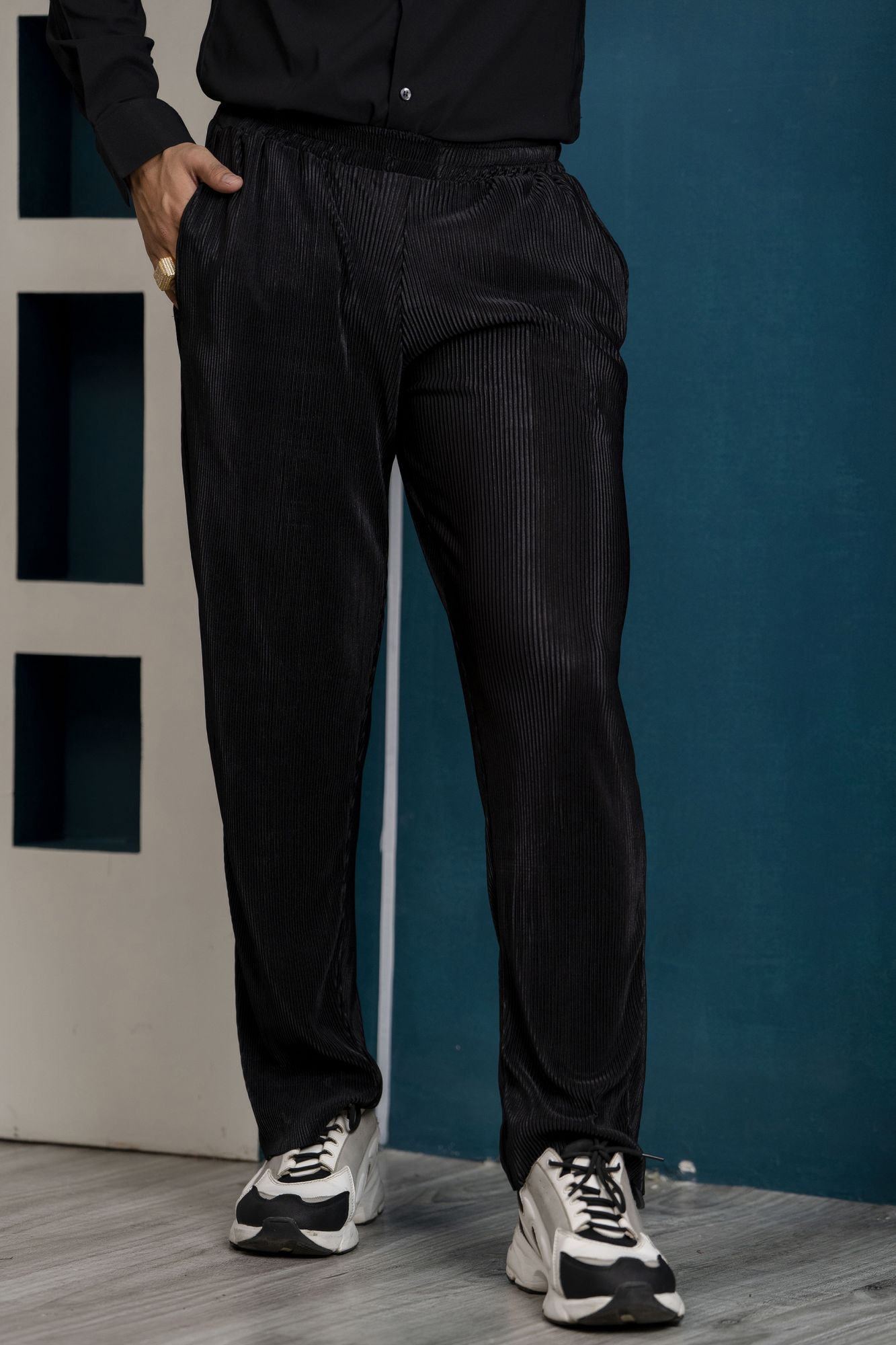 Pleated Elastic Pants In Black