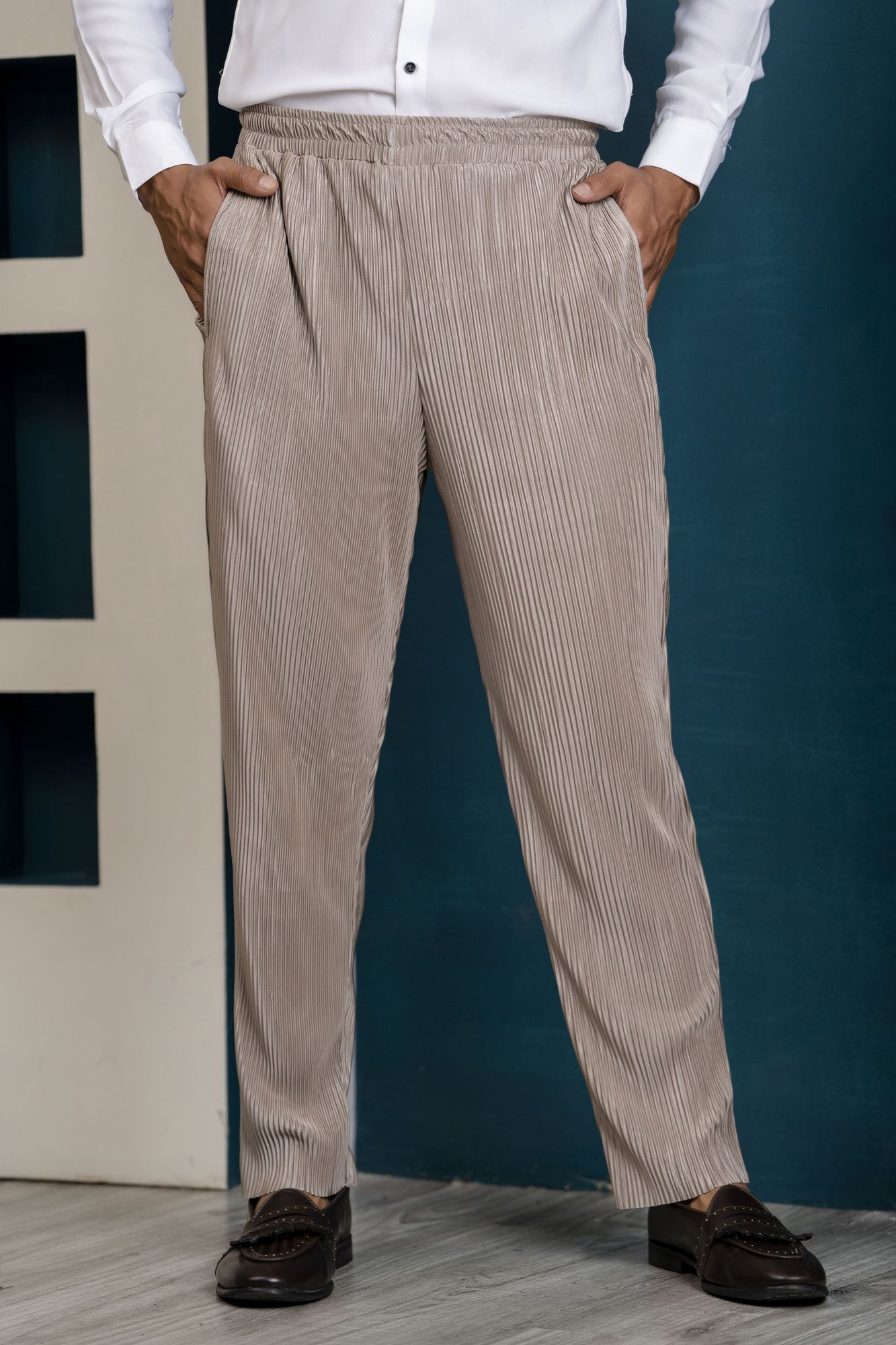 Pleated Elastic Pants In Brown