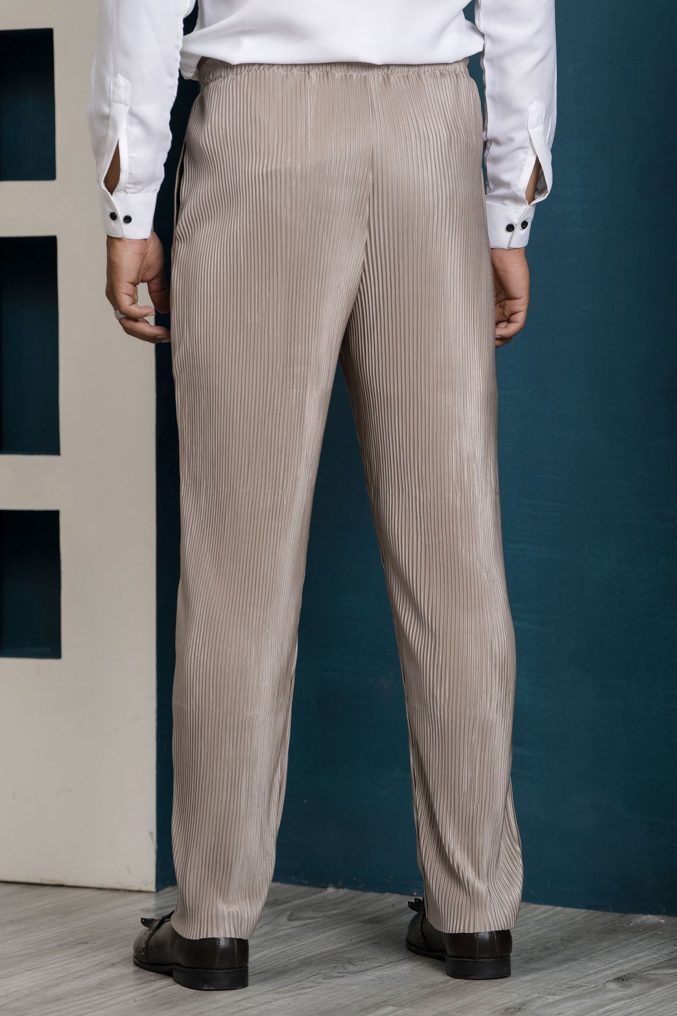 Pleated Elastic Pants In Brown