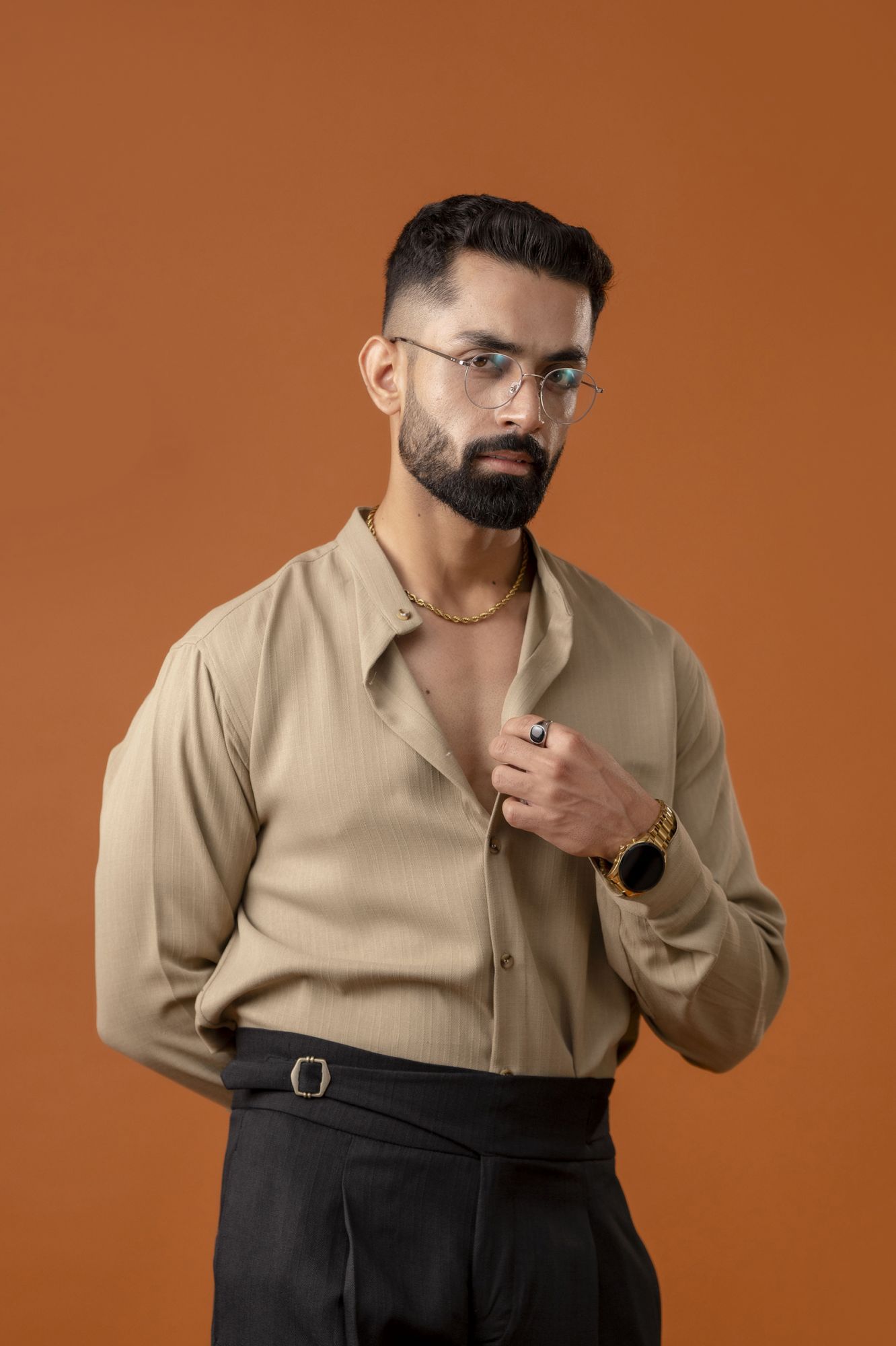 Mandarin Malai Linen Shirt In Beige