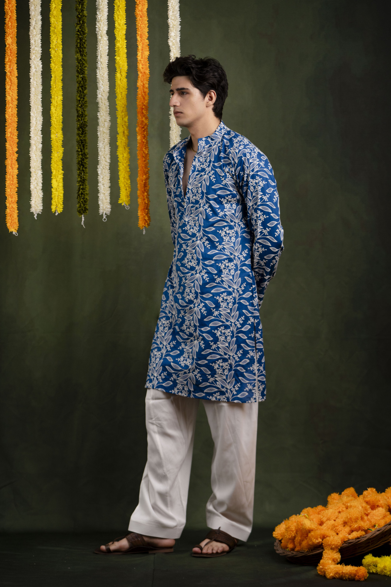 Leaf Embroidered Kurta In Blue