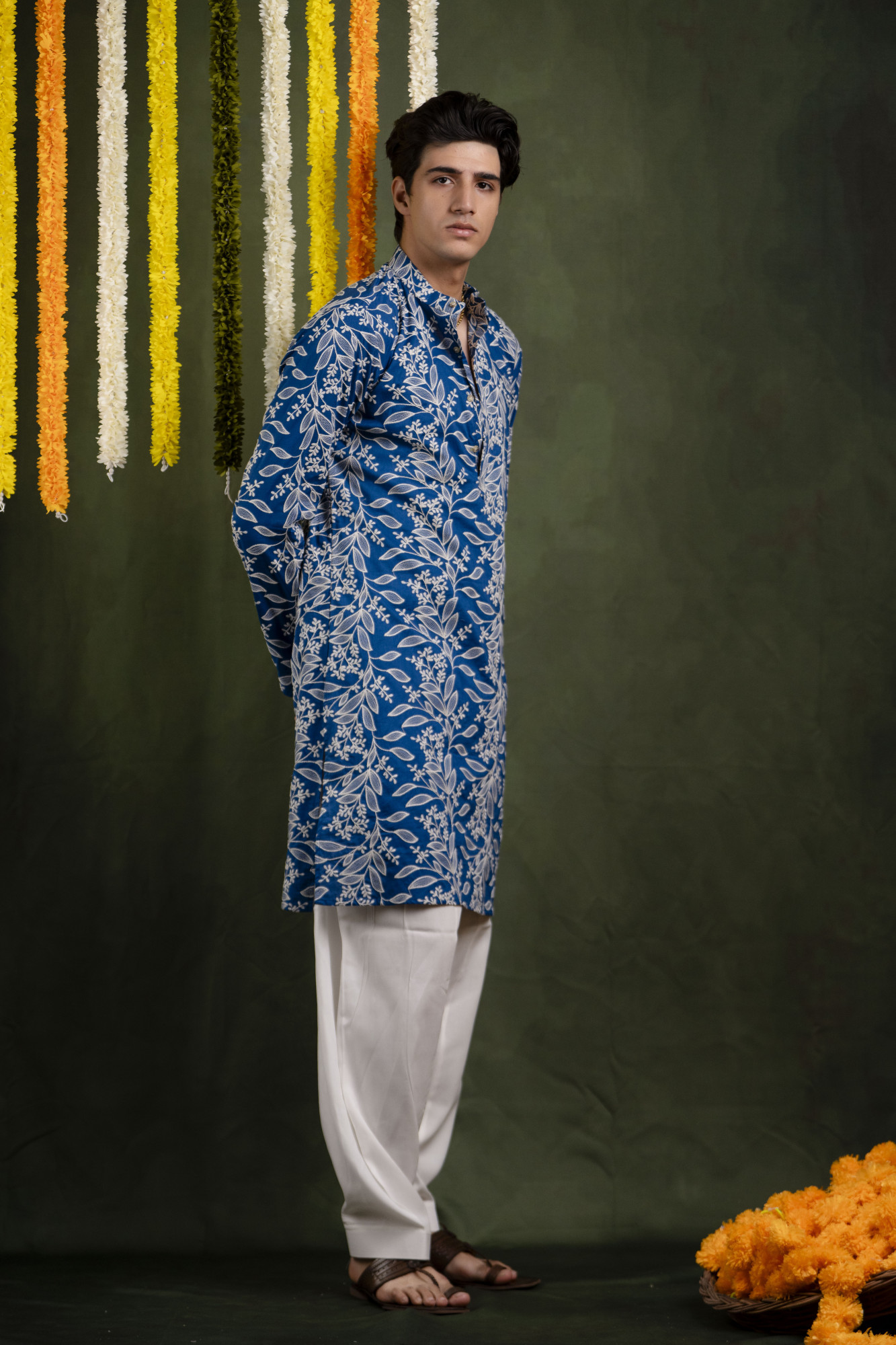 Leaf Embroidered Kurta In Blue