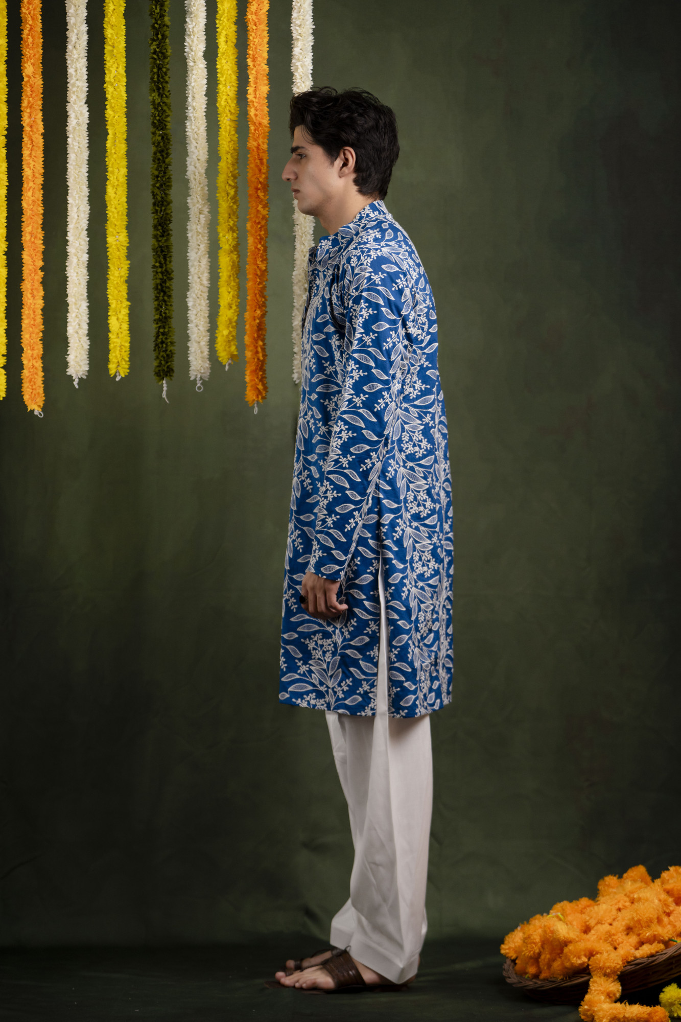 Leaf Embroidered Kurta In Blue