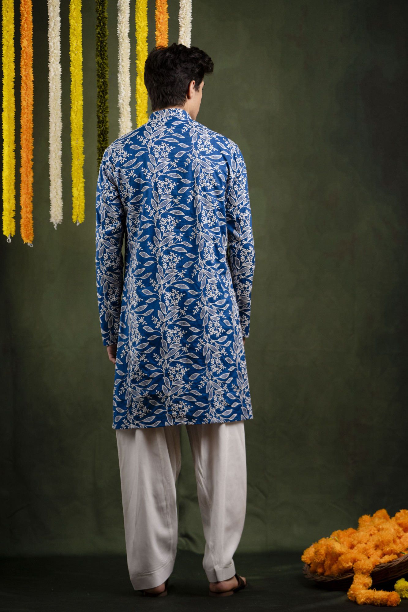 Leaf Embroidered Kurta In Blue