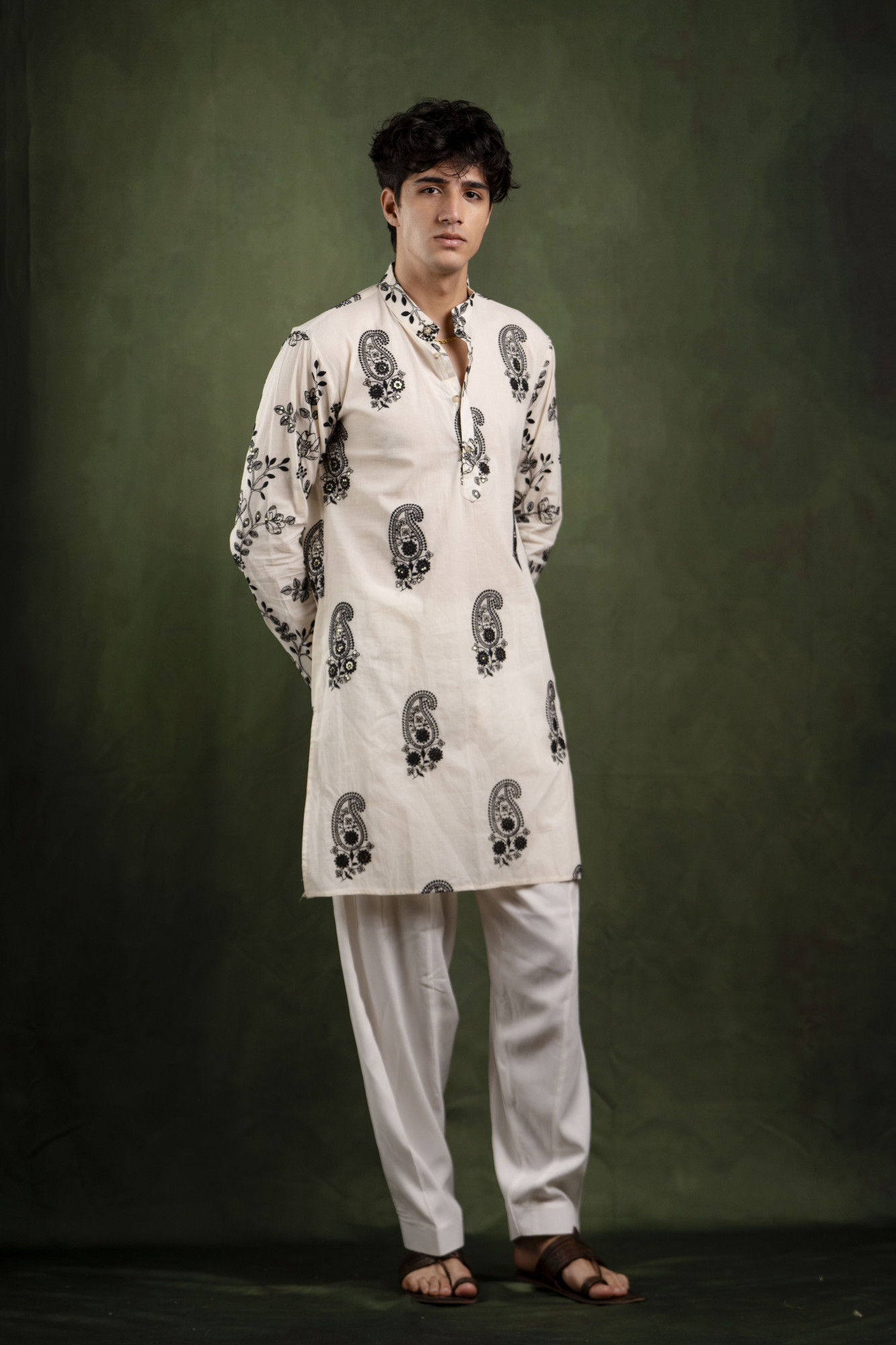 Kiyari Embroidered Kurta