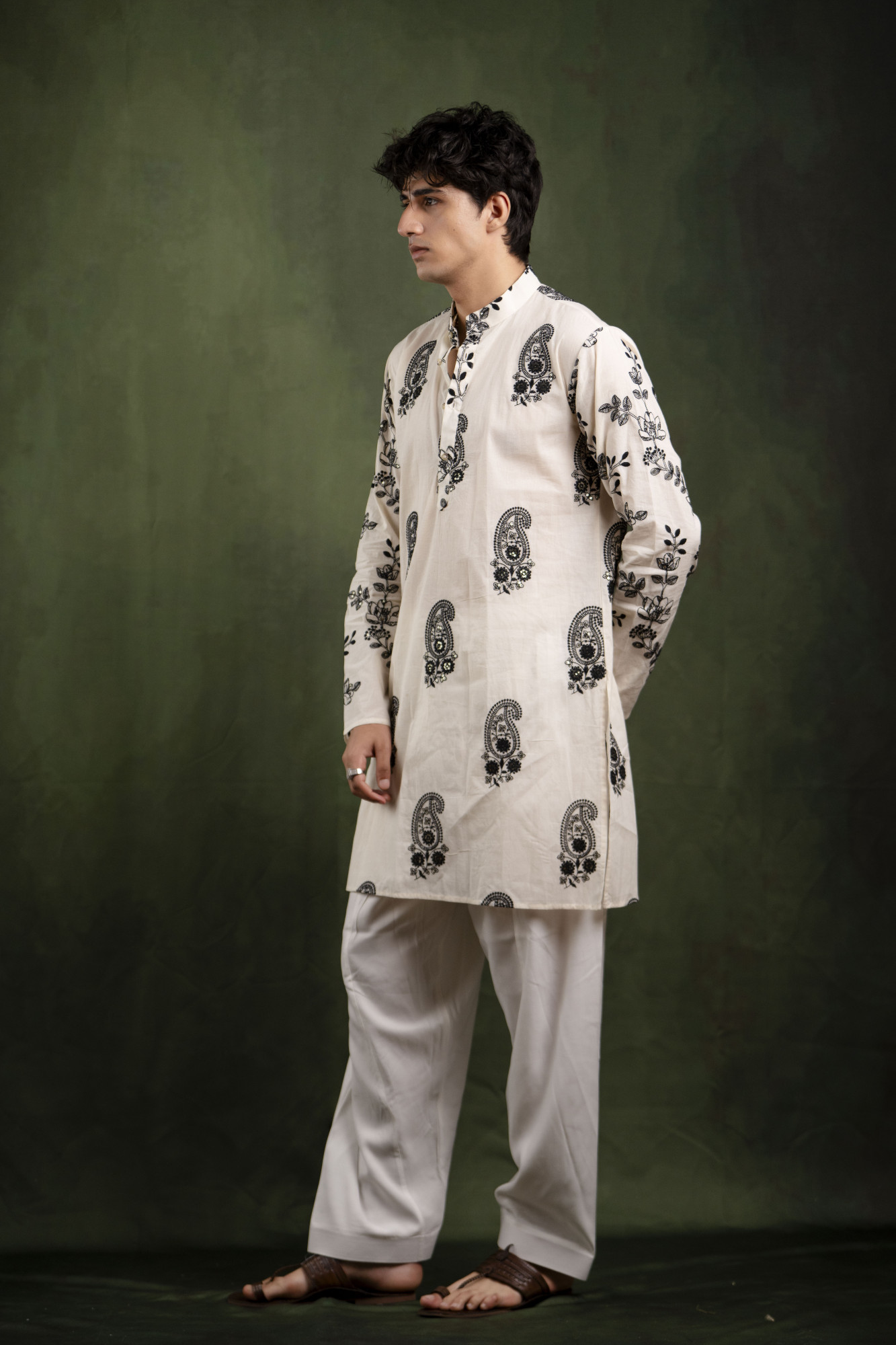 Kiyari Embroidered Kurta