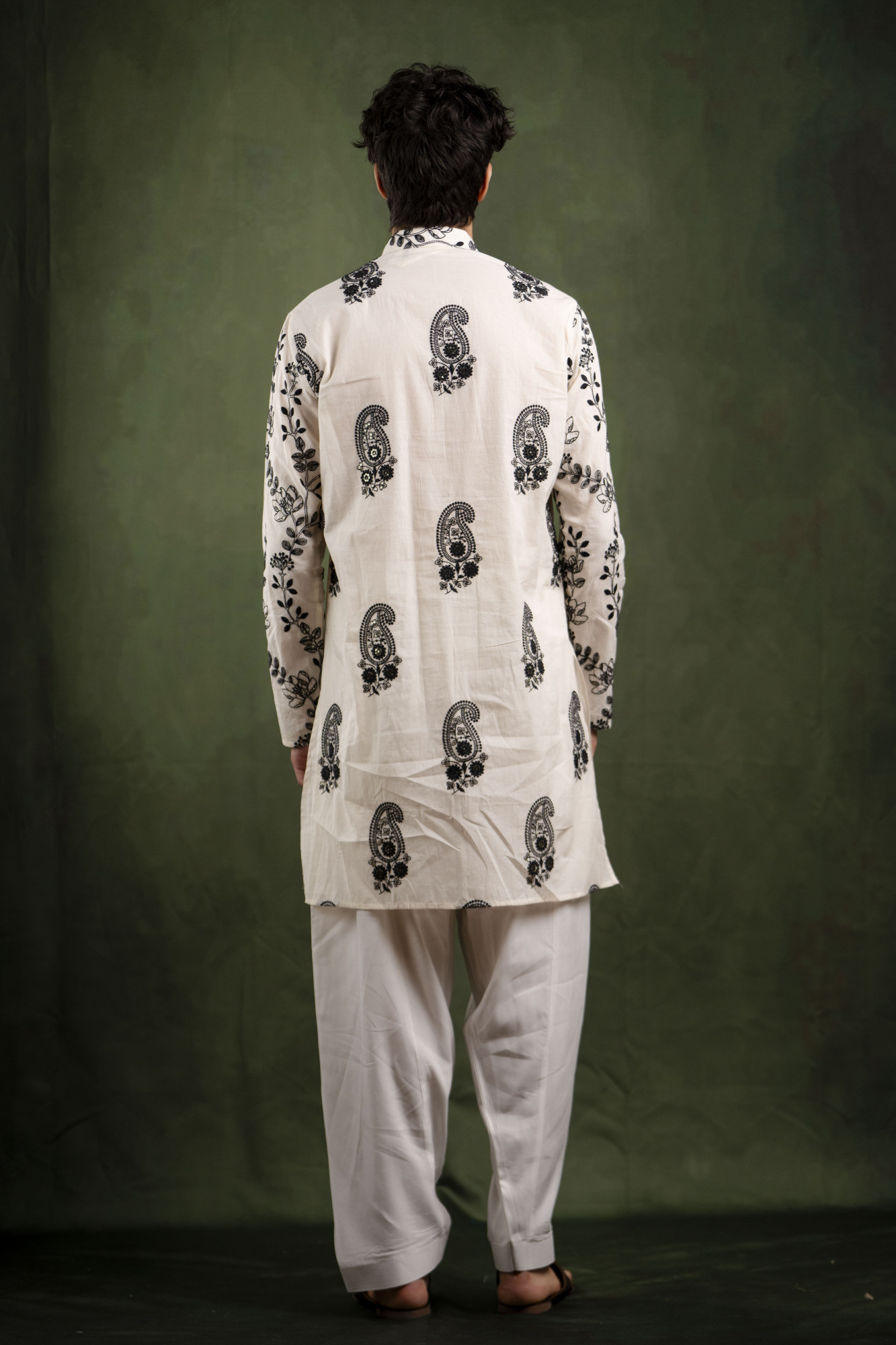 Kiyari Embroidered Kurta