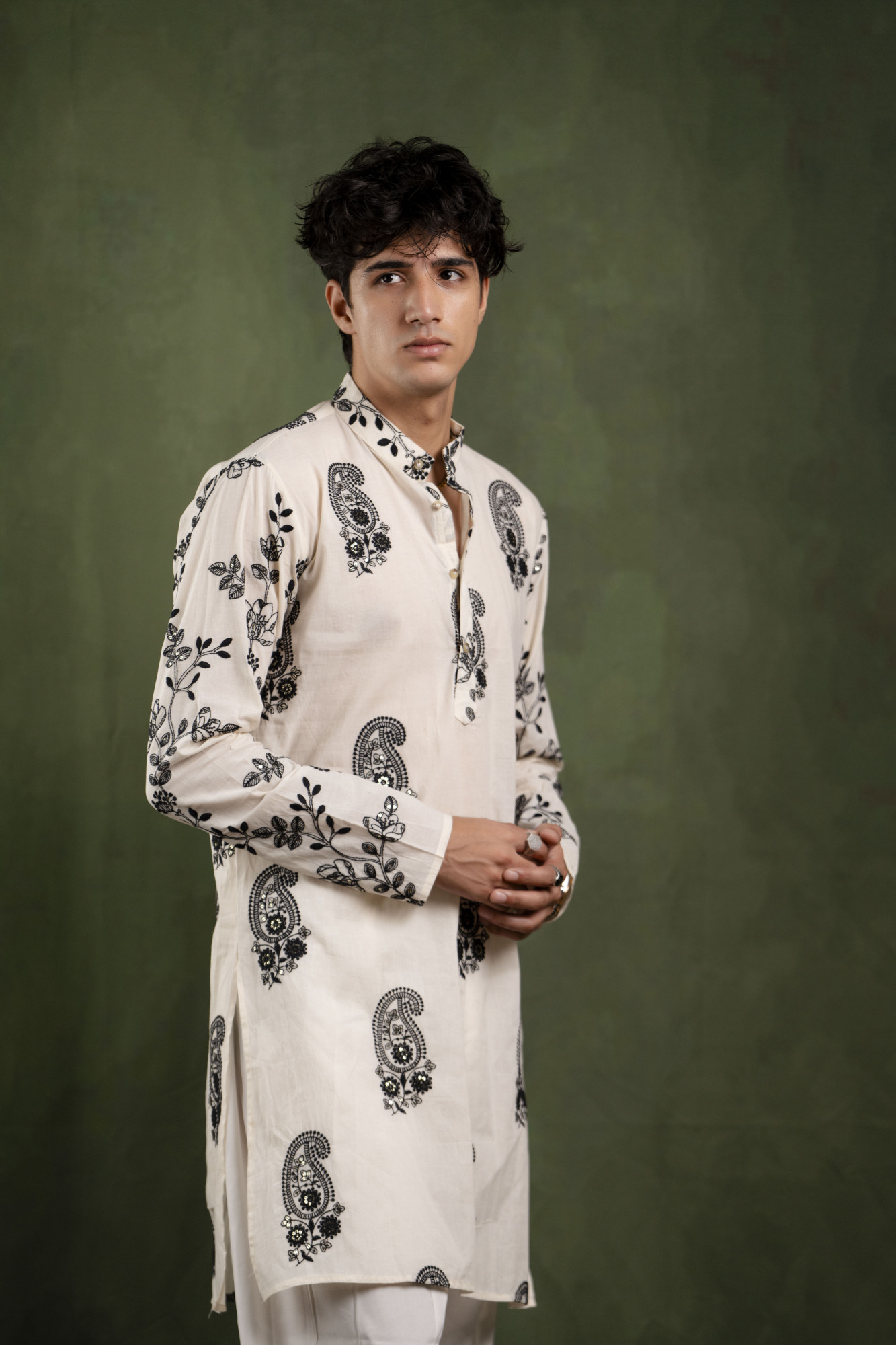 Kiyari Embroidered Kurta