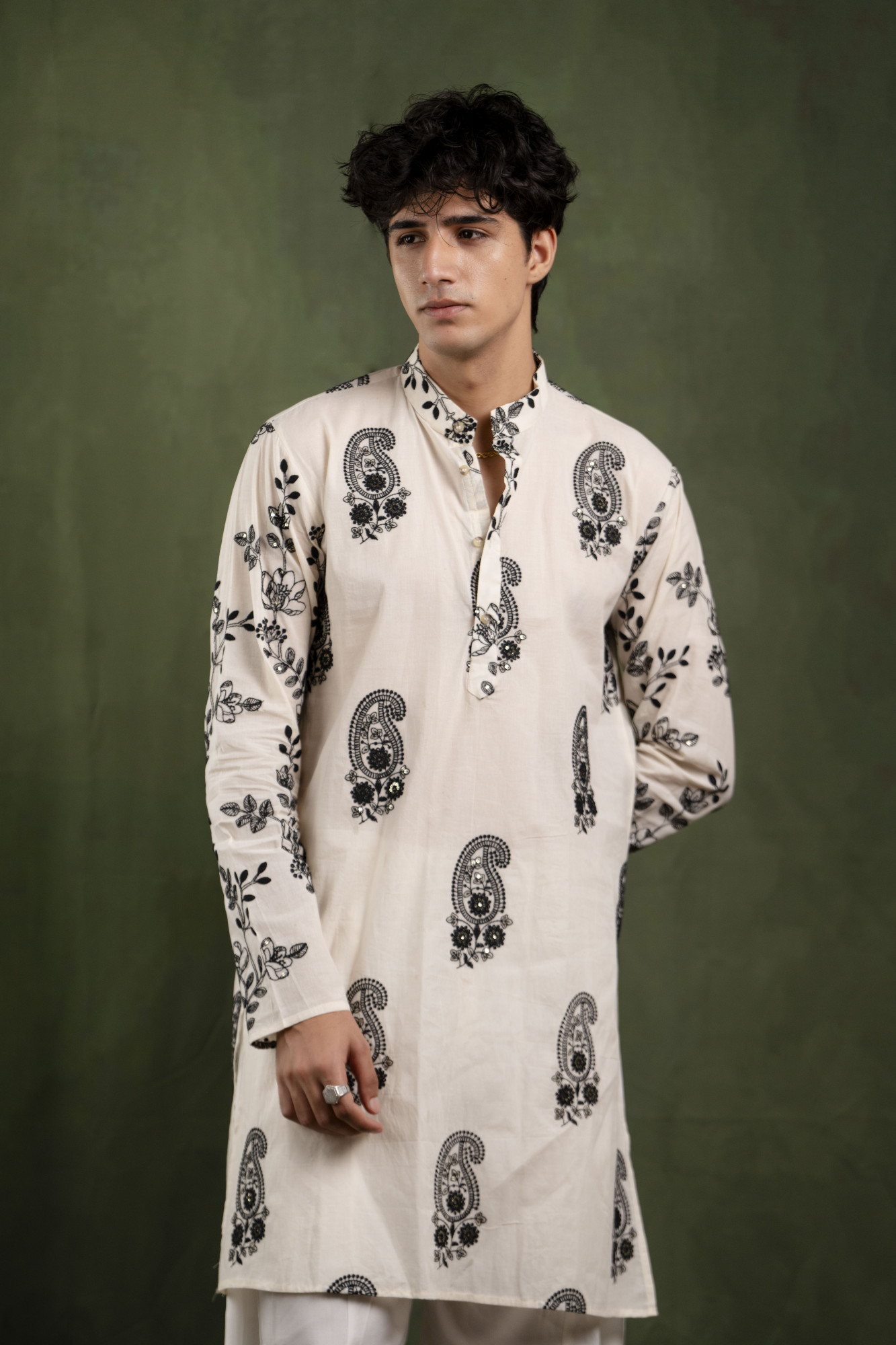 Kiyari Embroidered Kurta