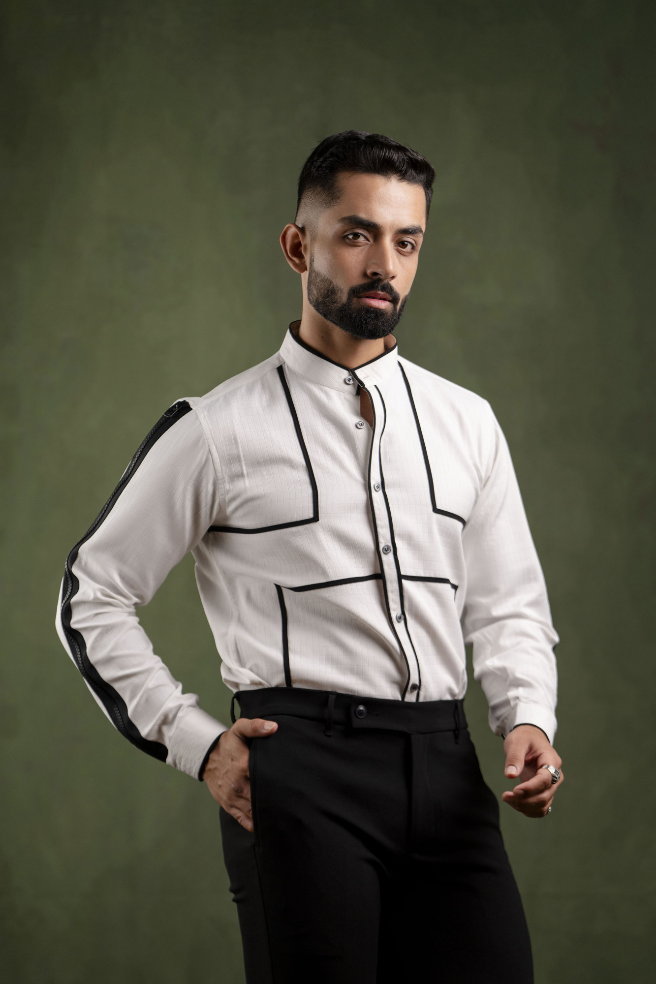 Motif Chained Shirt In White