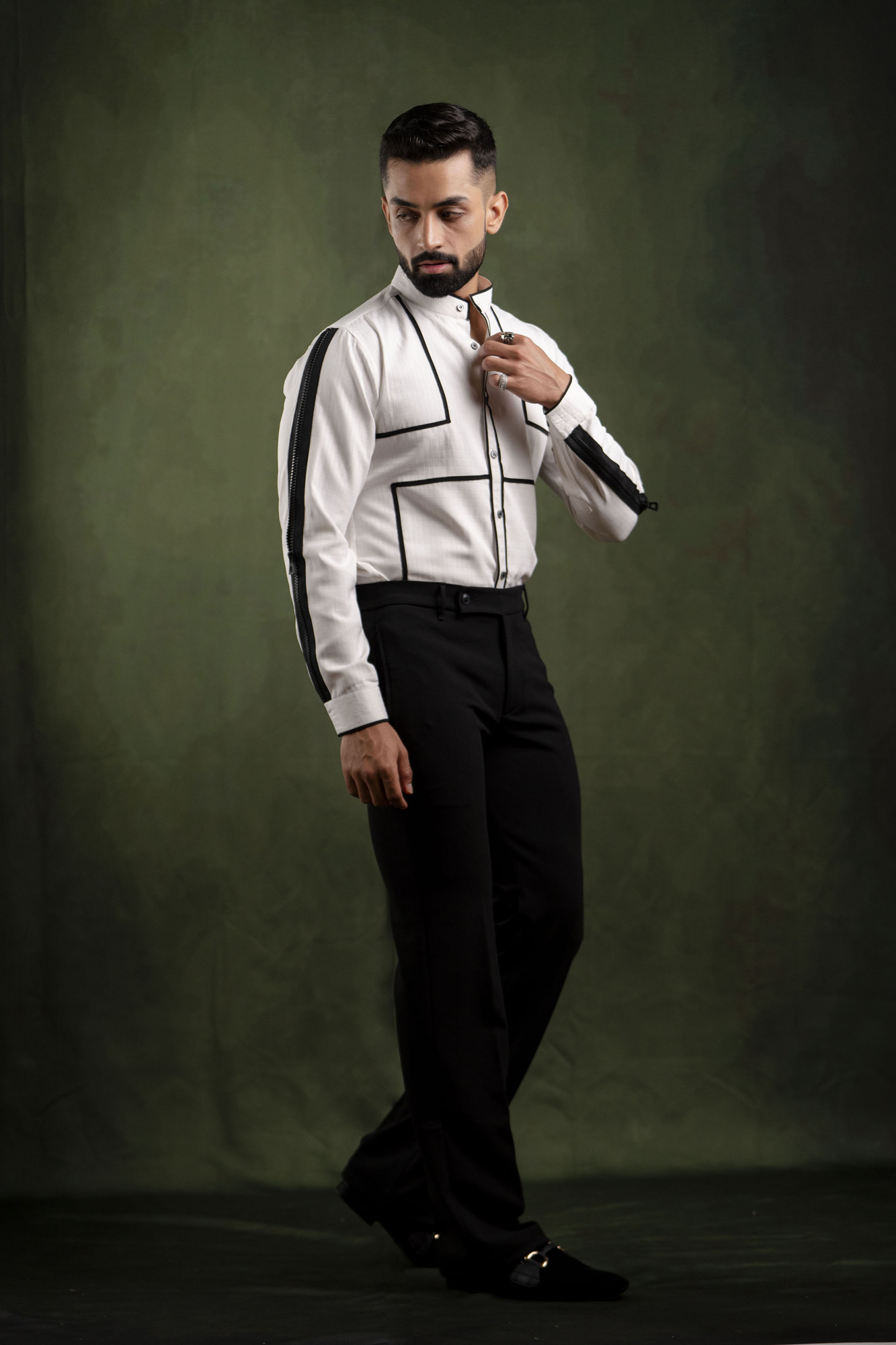 Motif Chained Shirt In White