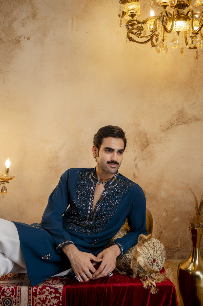 Image of Cutdana Embroidered Kurta In Teal