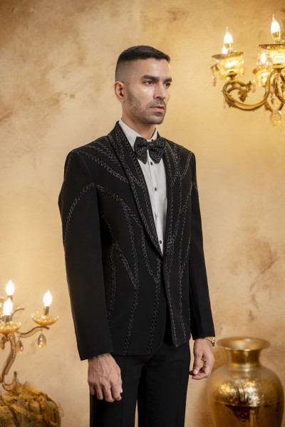 Cutdana Embroidered Tuxedo Blazer In Zed Black