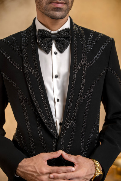 Cutdana Embroidered Tuxedo Blazer In Zed Black
