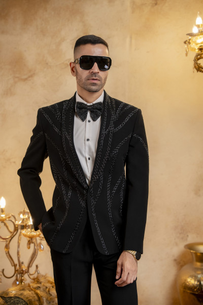 Cutdana Embroidered Tuxedo Blazer In Zed Black